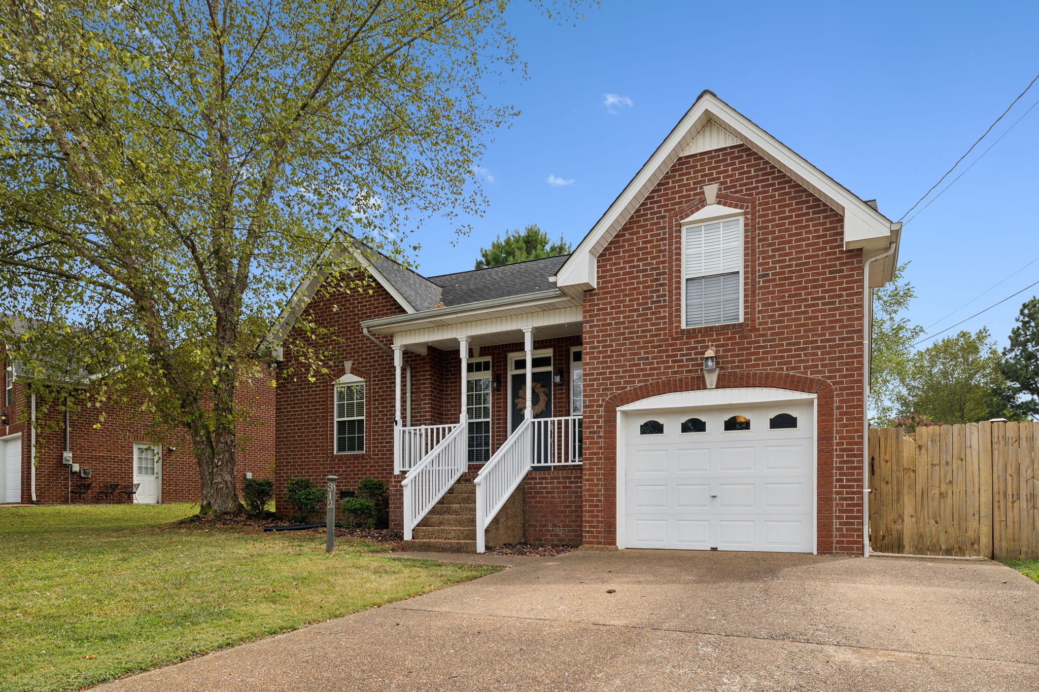 312 Lone Oak Dr