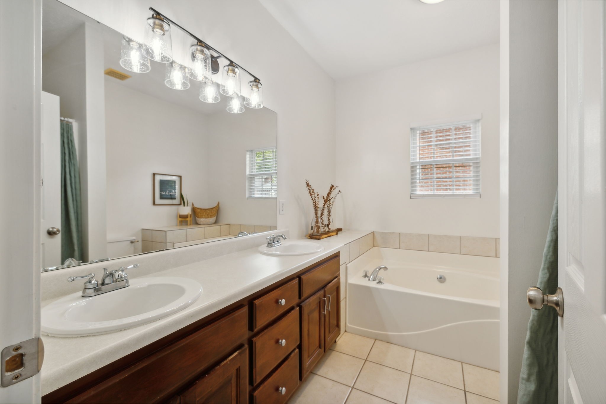 312 Lone Oak Dr