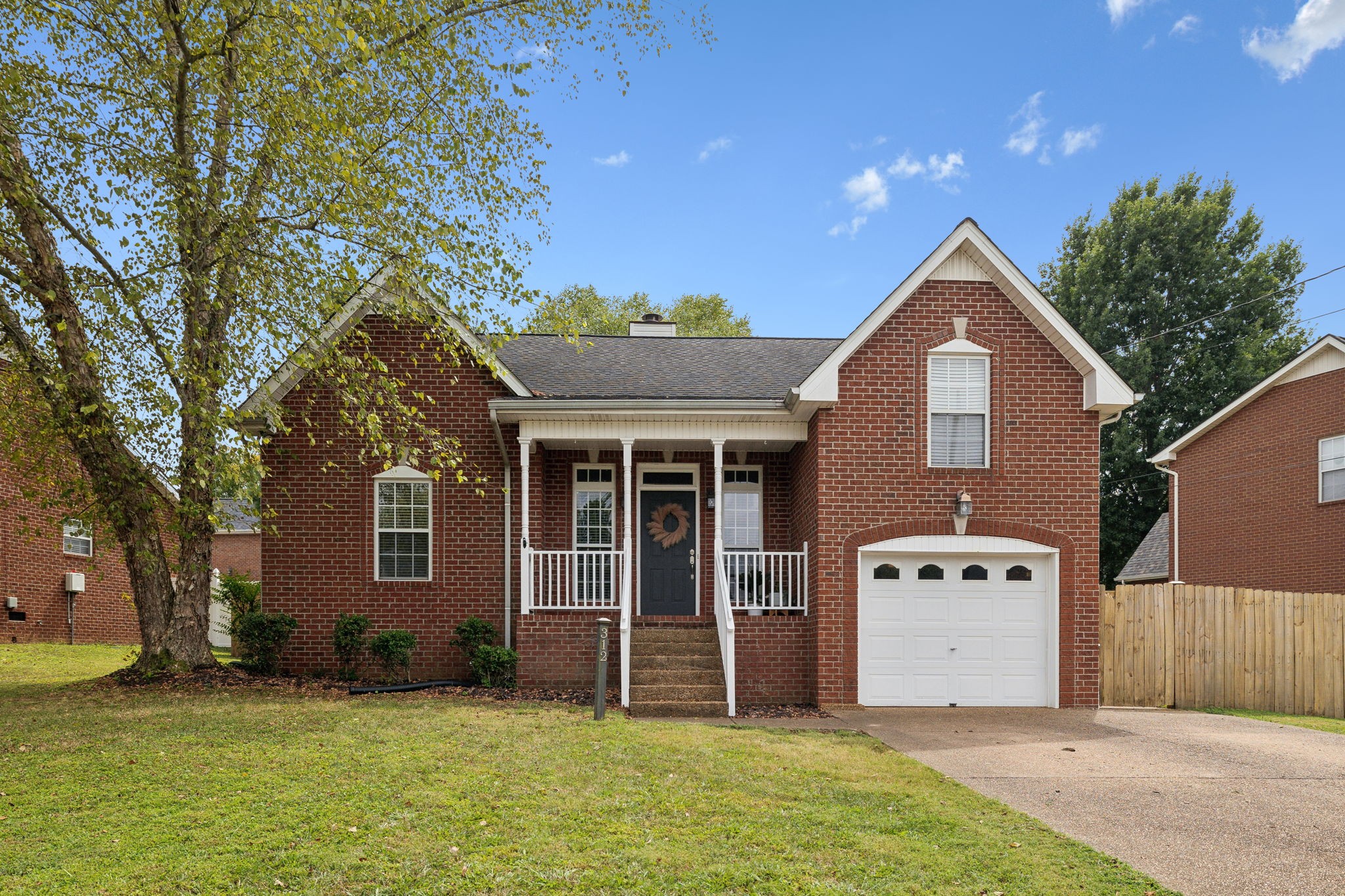 312 Lone Oak Dr