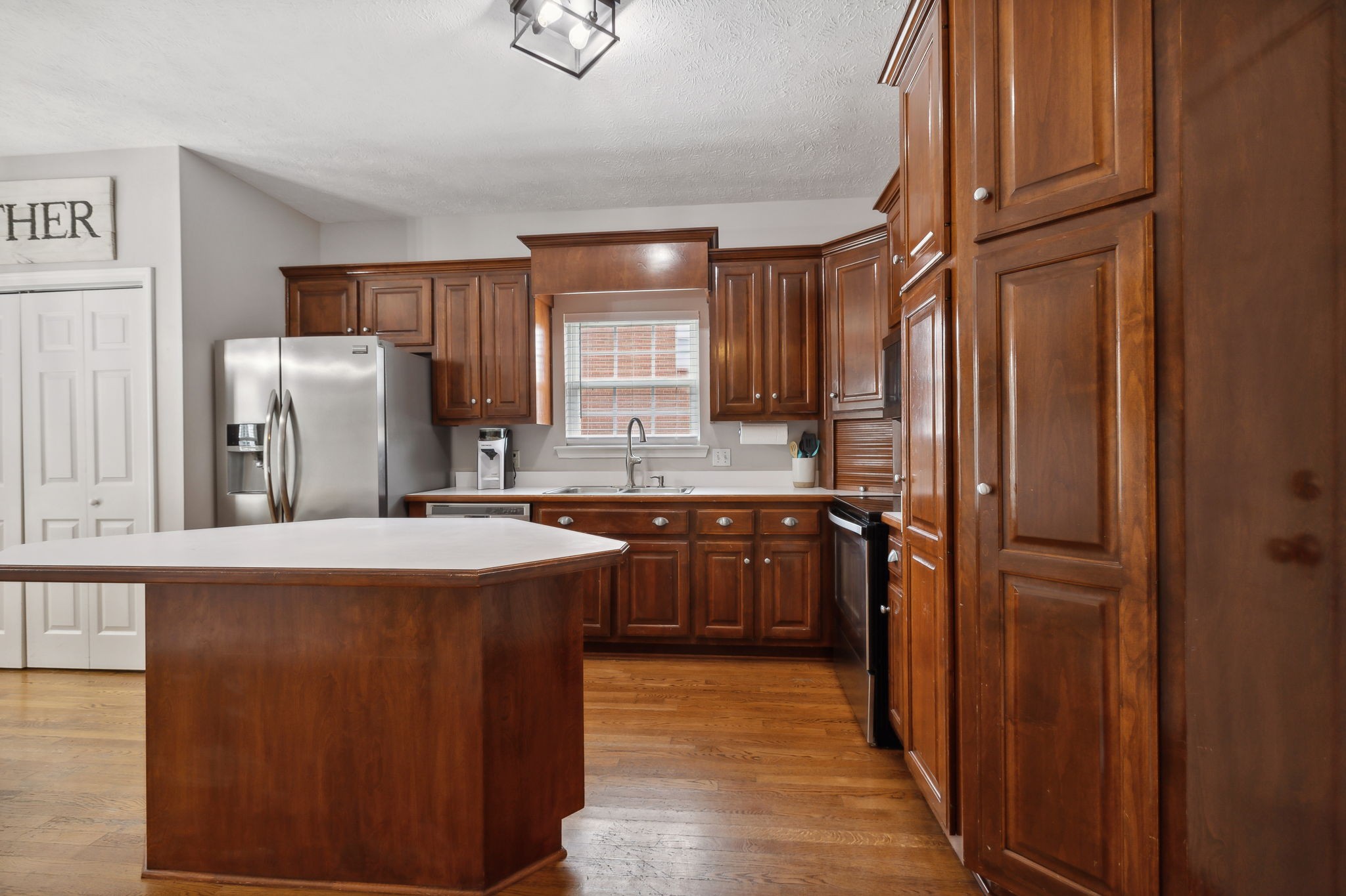 312 Lone Oak Dr
