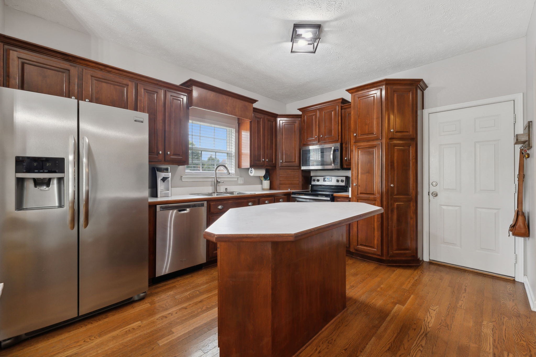 312 Lone Oak Dr