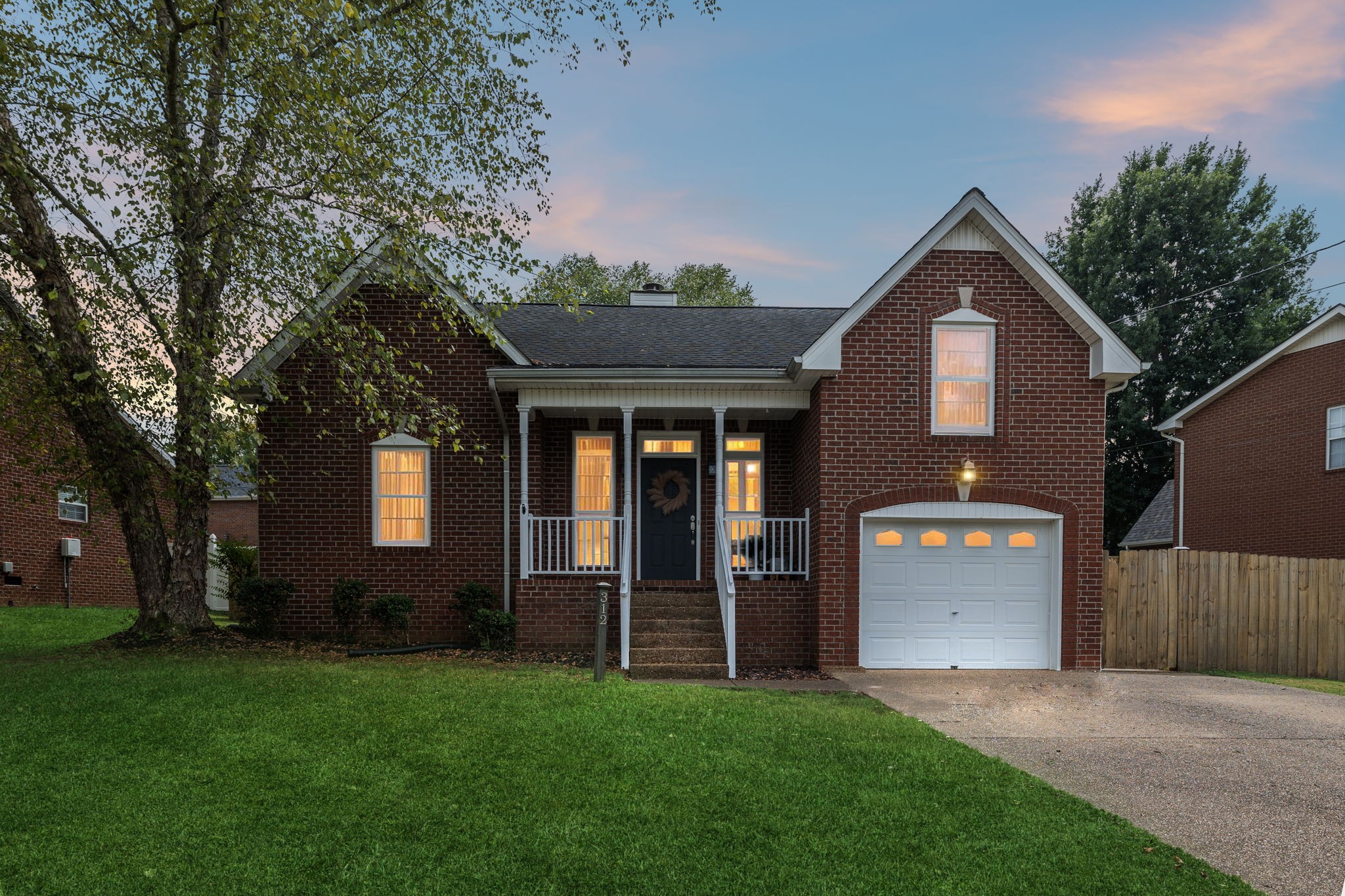 312 Lone Oak Dr