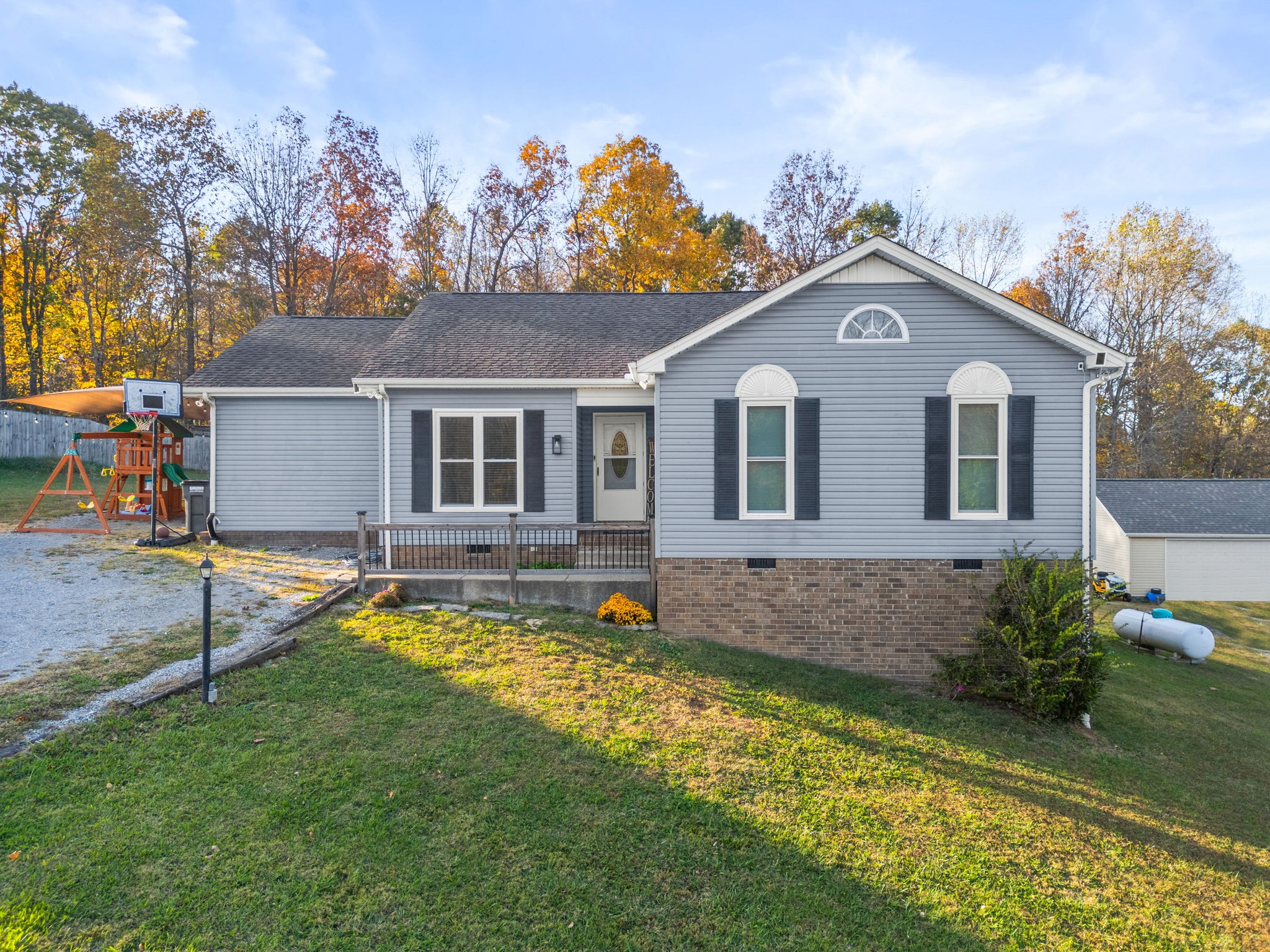 1521 Rapids Rd