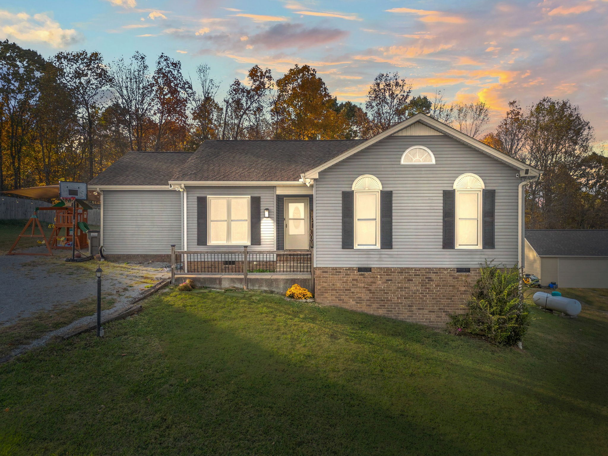 1521 Rapids Rd
