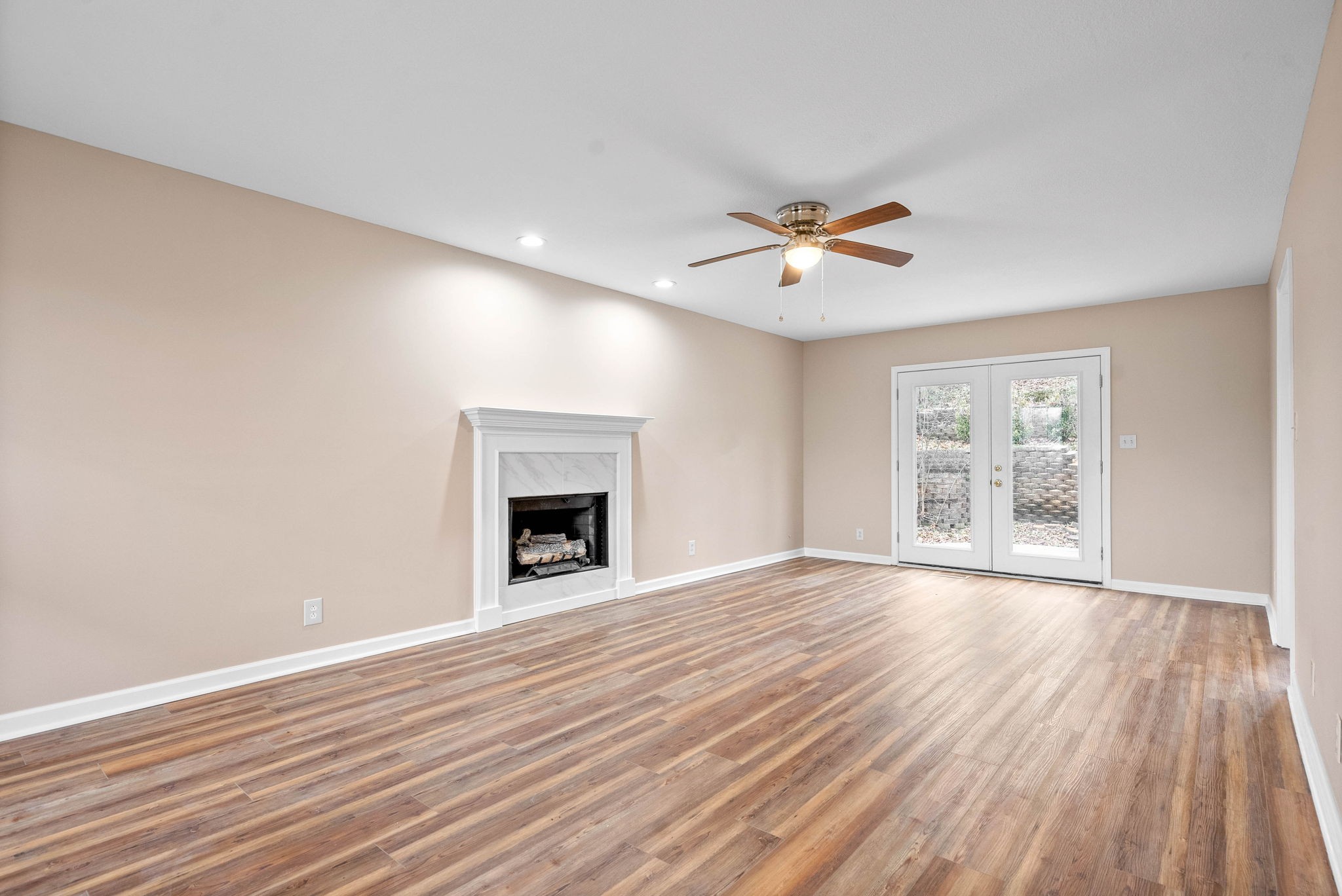 1000 Roedeer Dr
