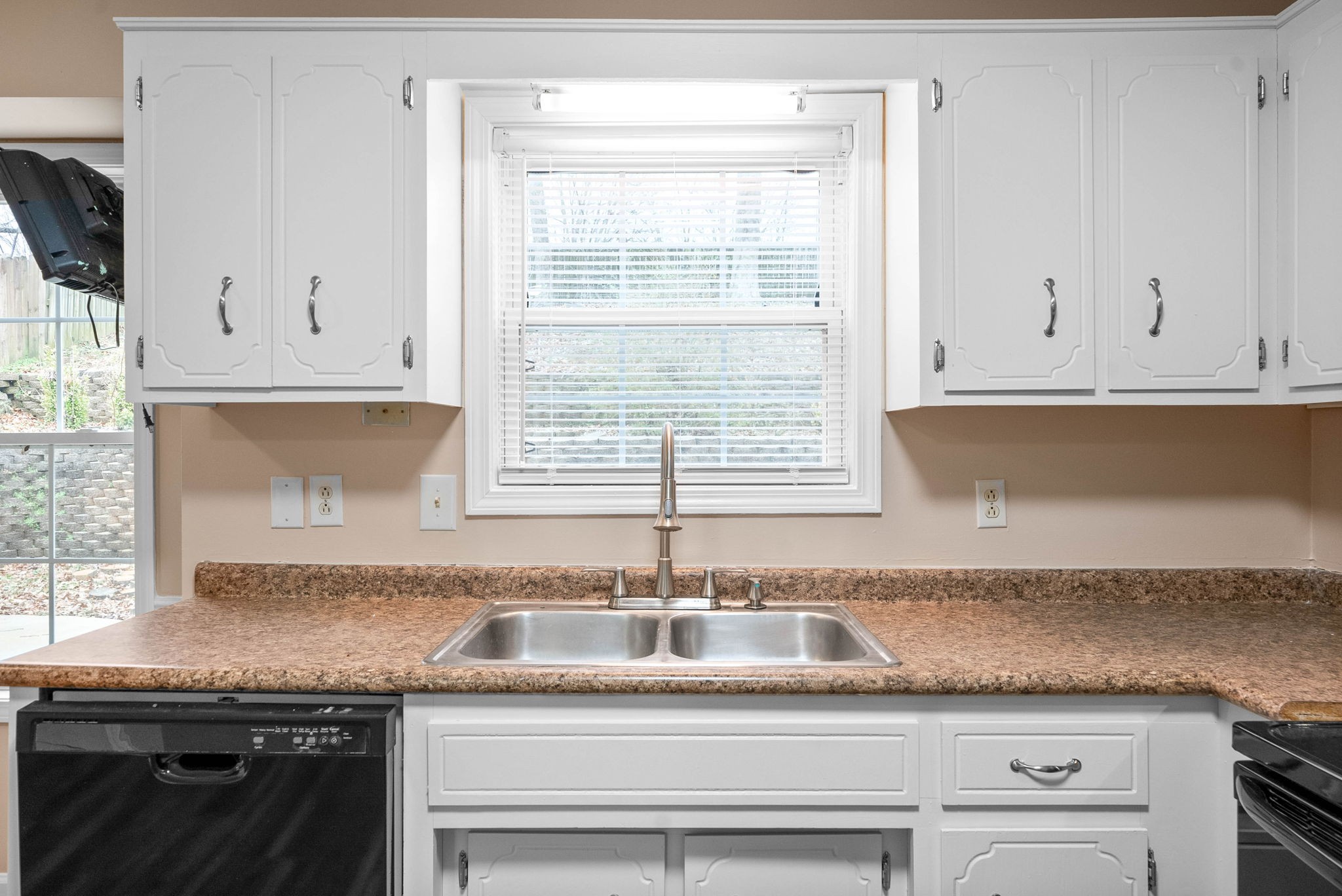 1000 Roedeer Dr