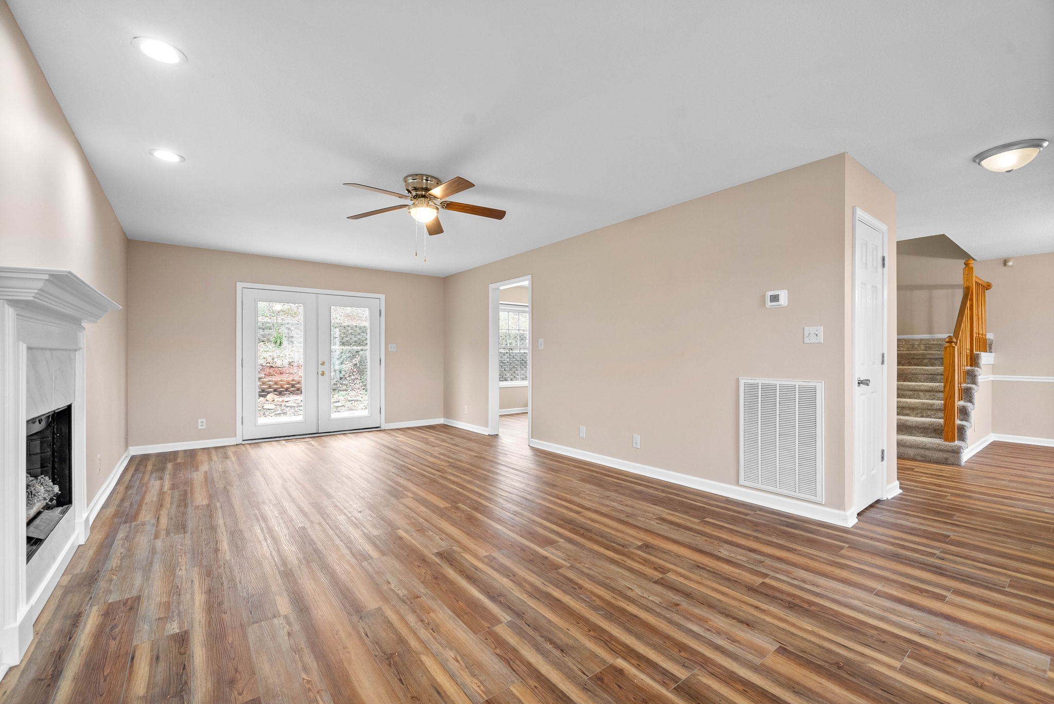 1000 Roedeer Dr
