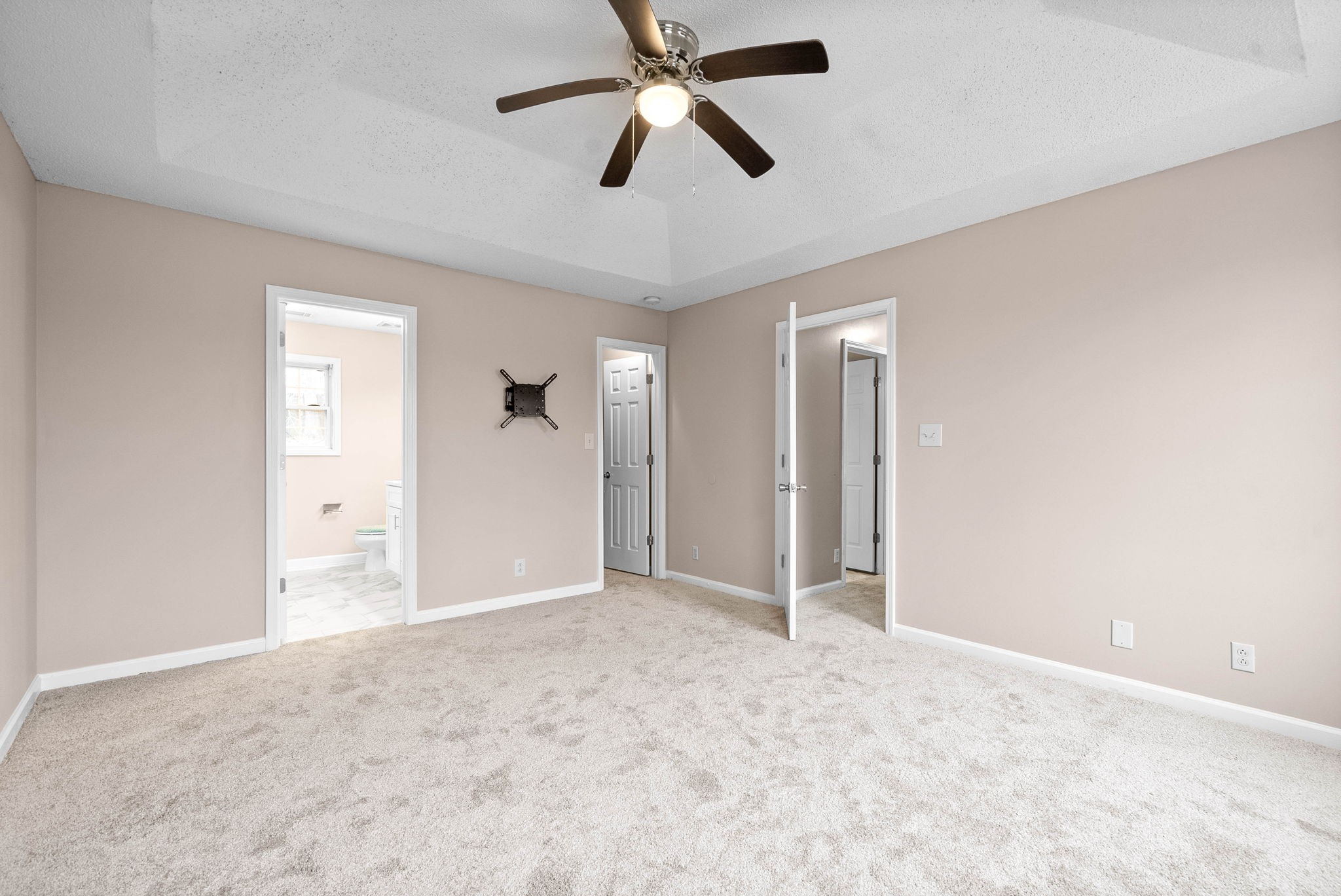 1000 Roedeer Dr
