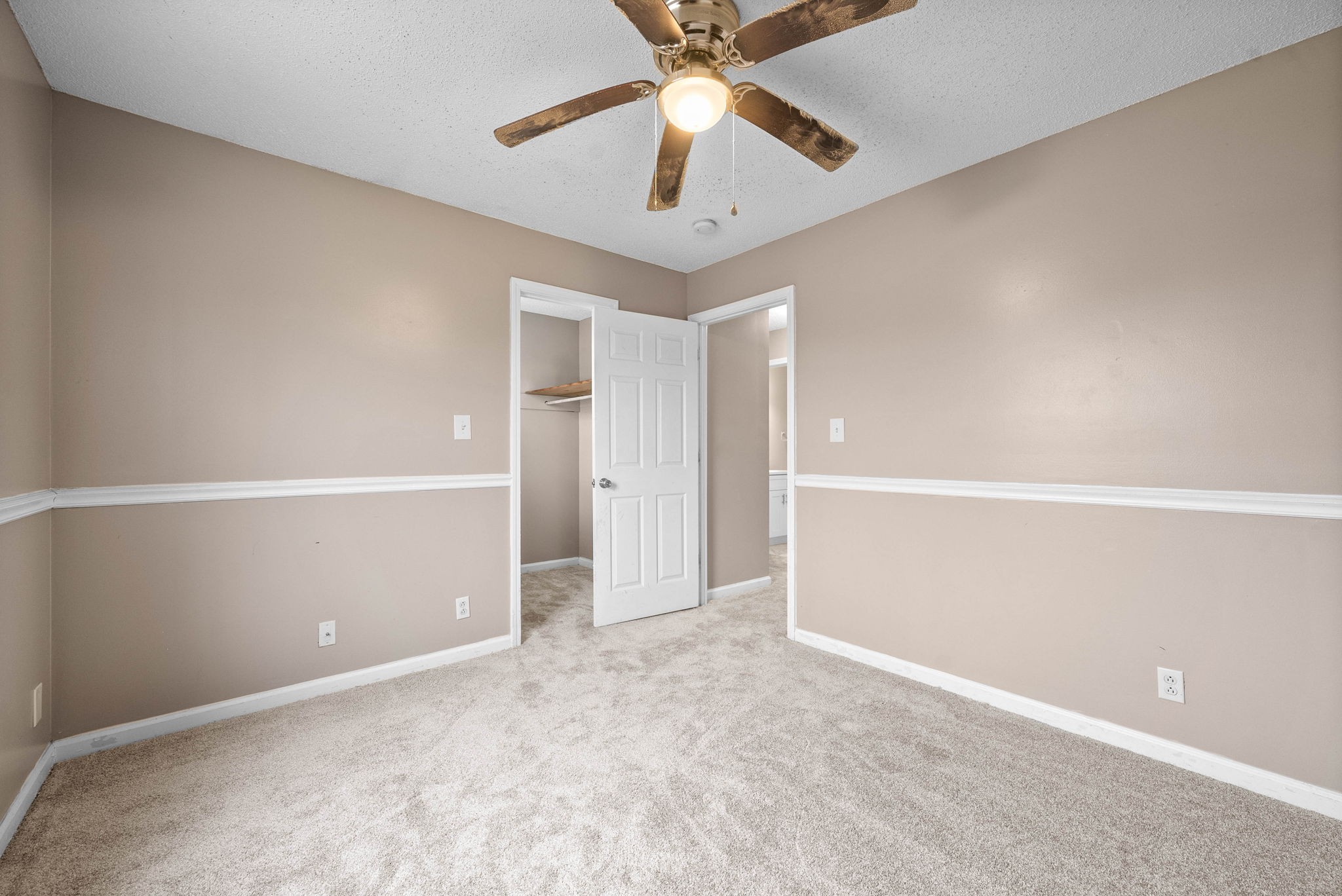 1000 Roedeer Dr