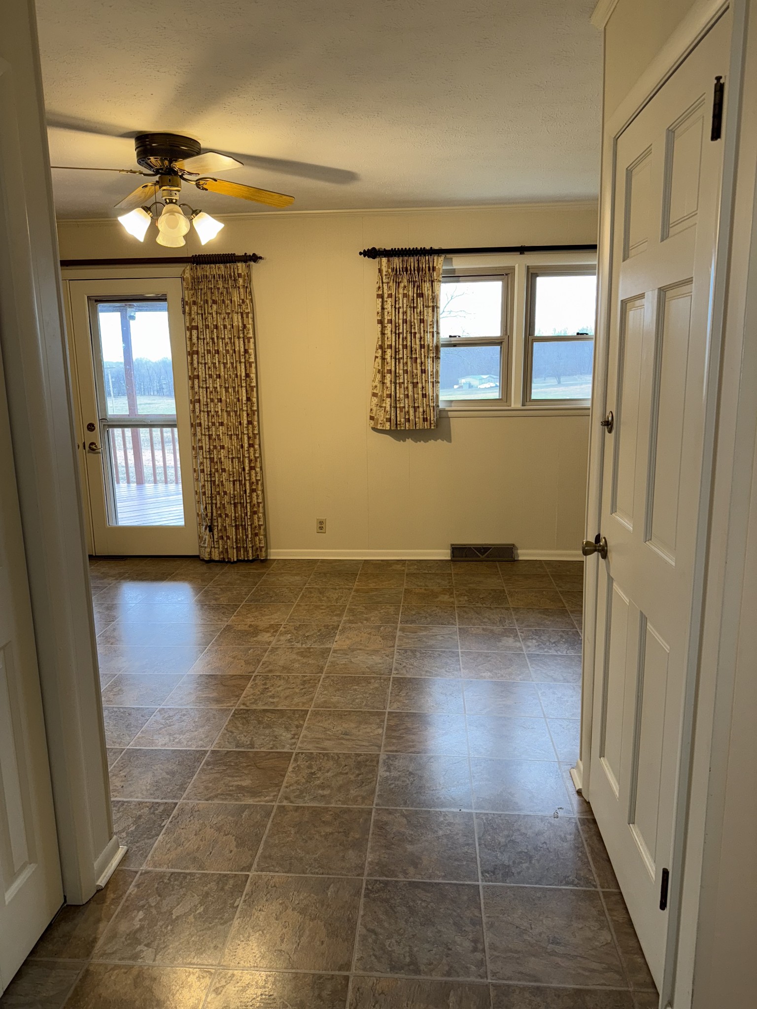 1706 W Grab Creek Rd
