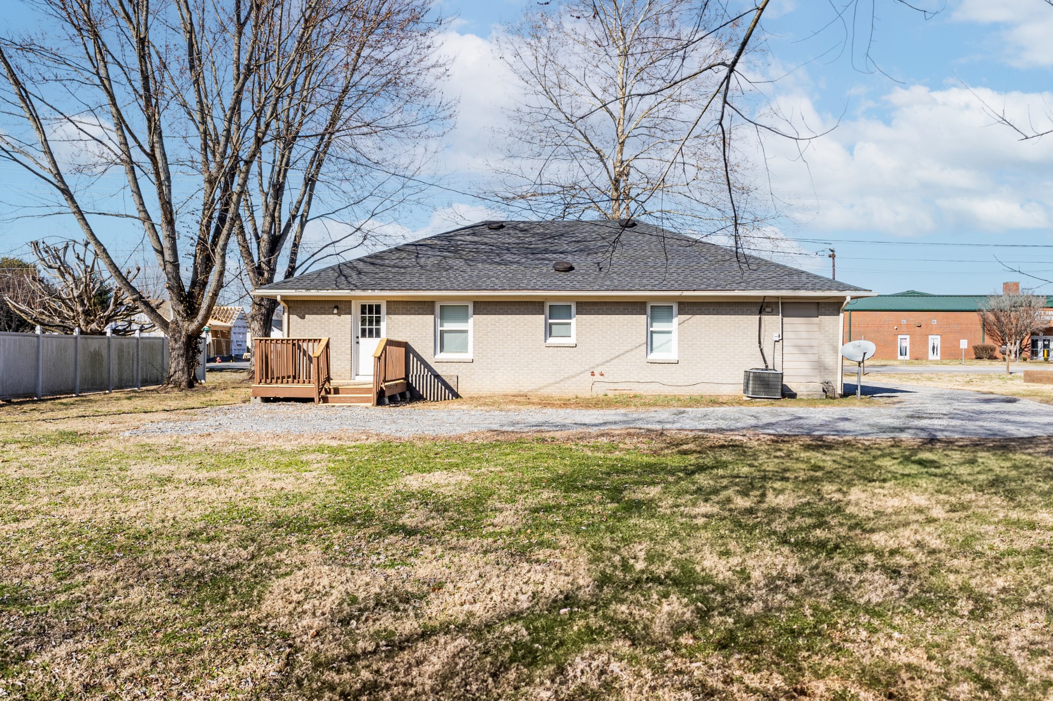 303 Gibson St