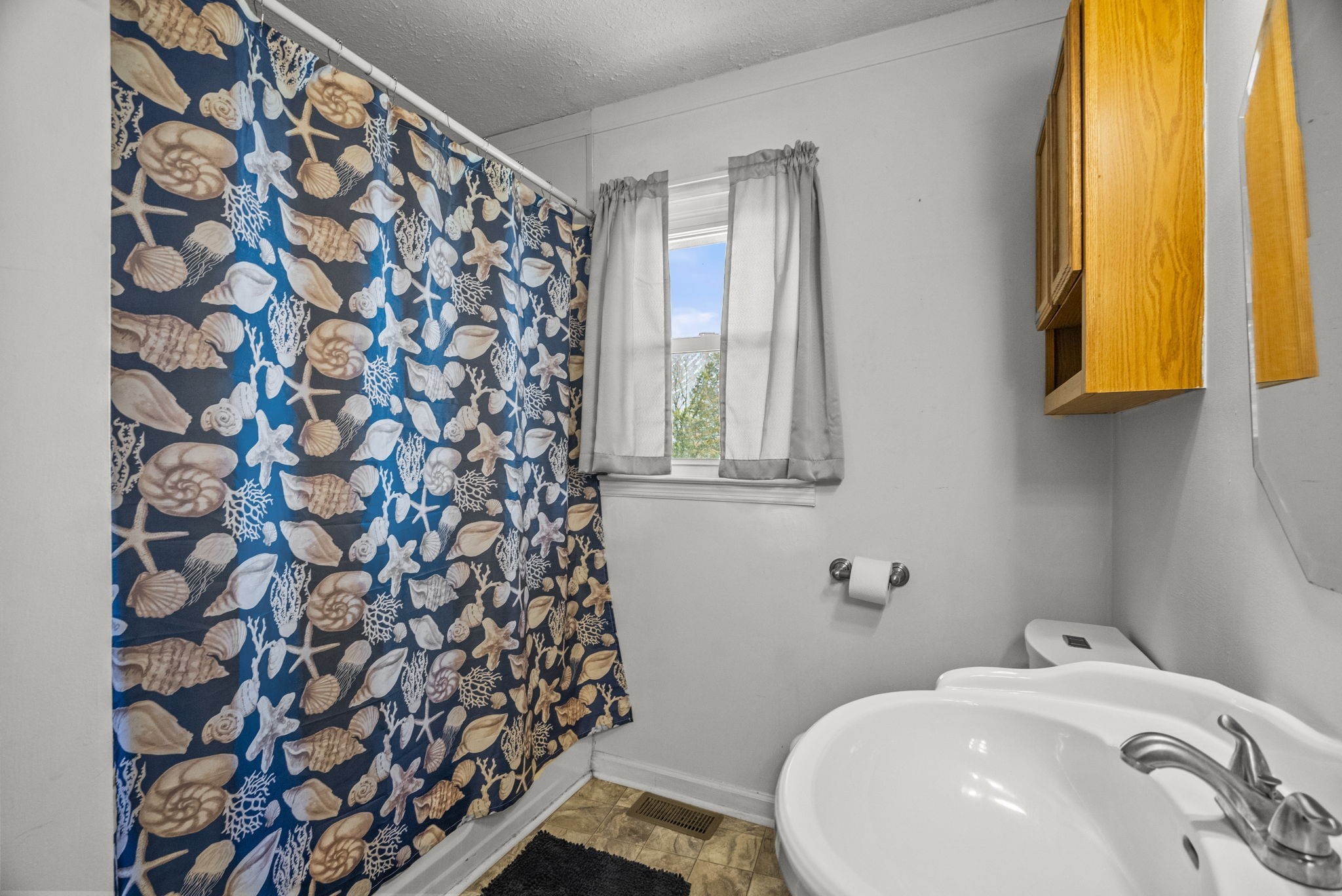 204 Drakewood Dr