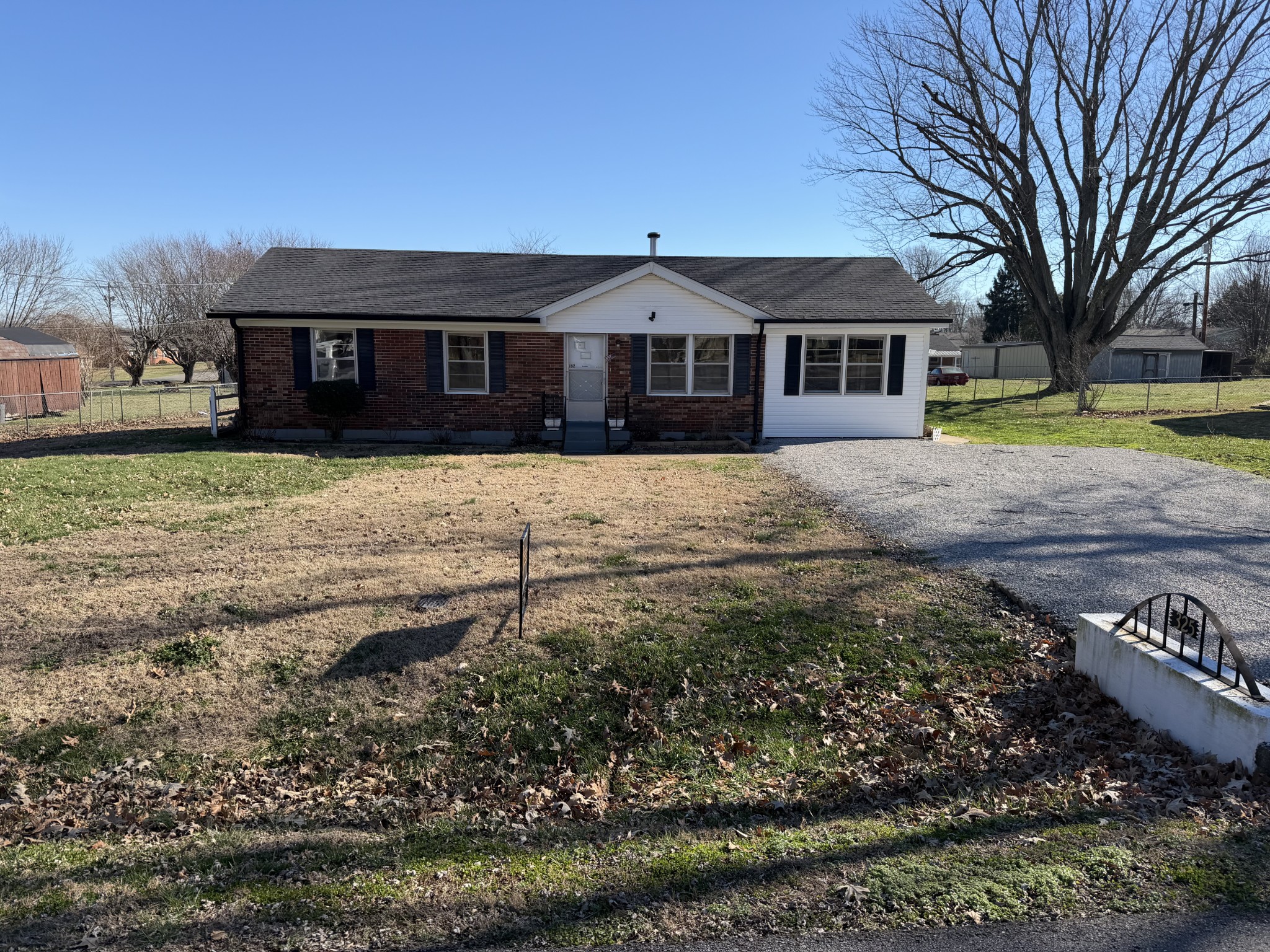 325 Meadow Ln