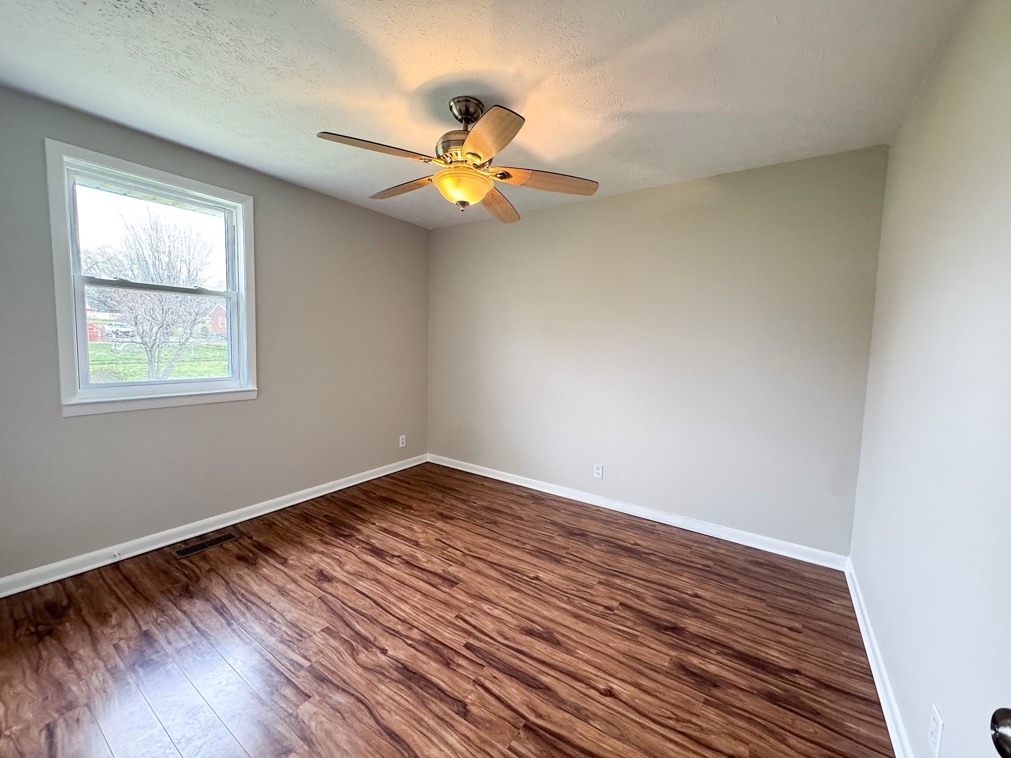 904 Hwy 52, E