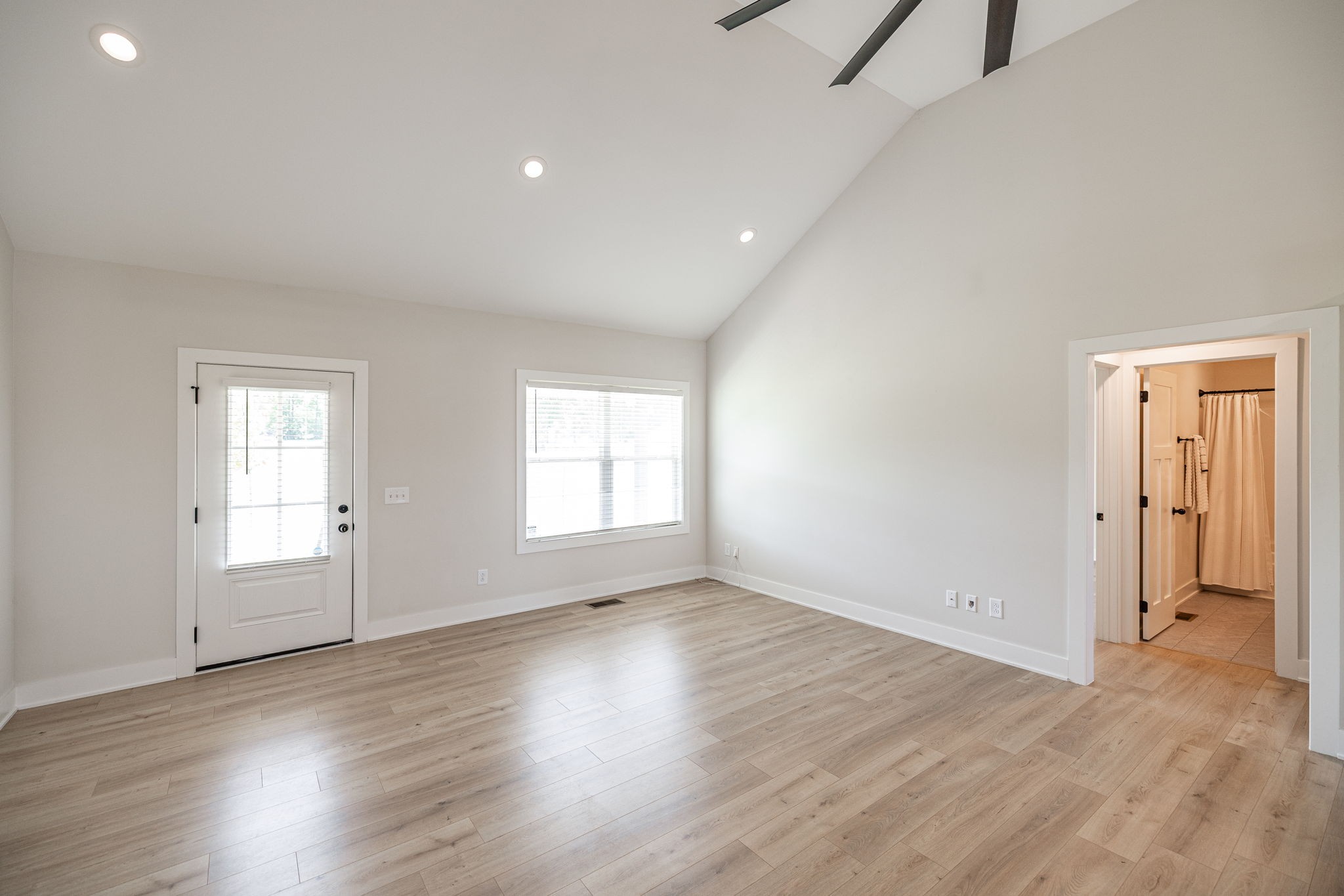 1323 N Corinth Rd