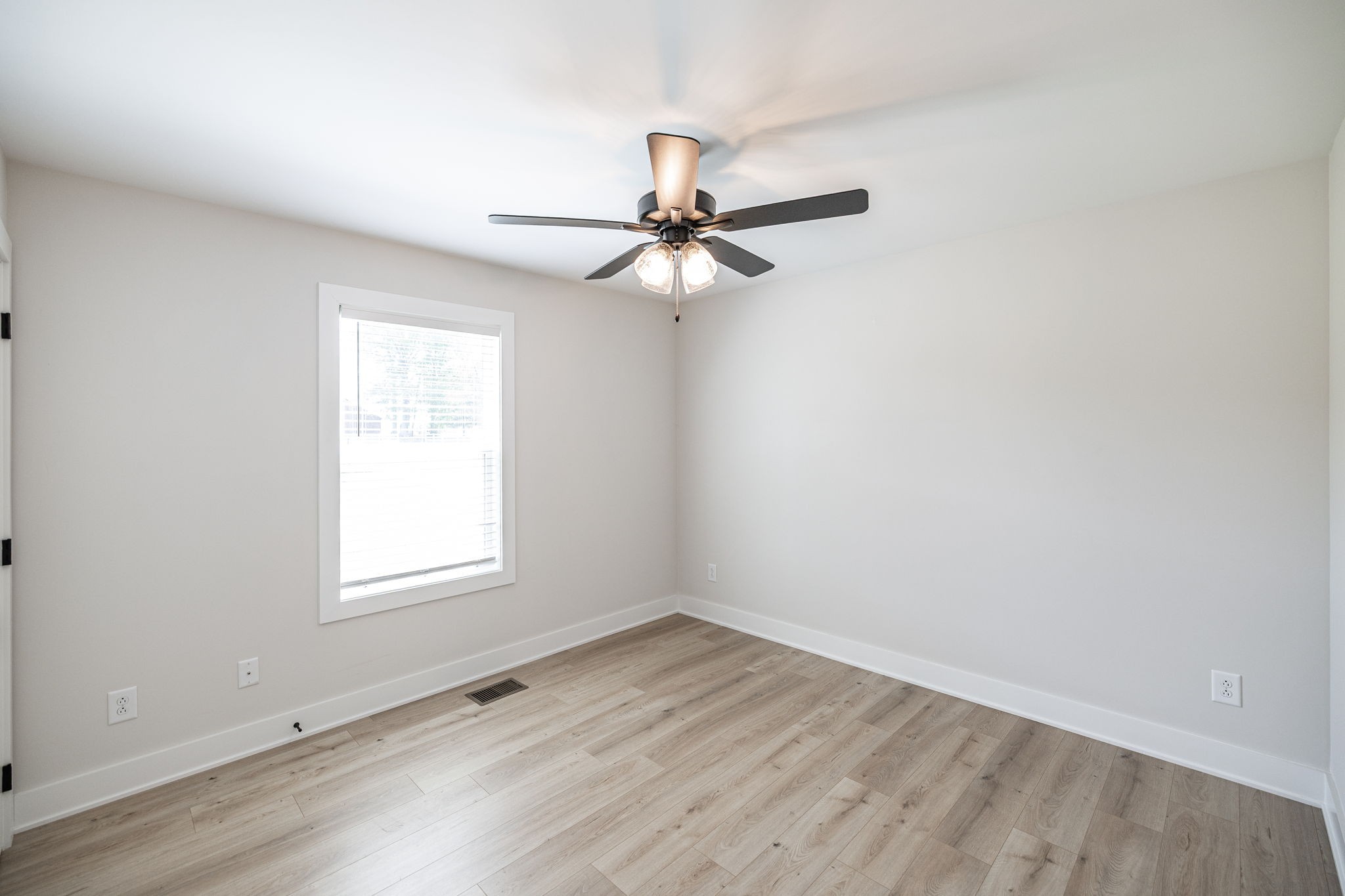 1323 N Corinth Rd