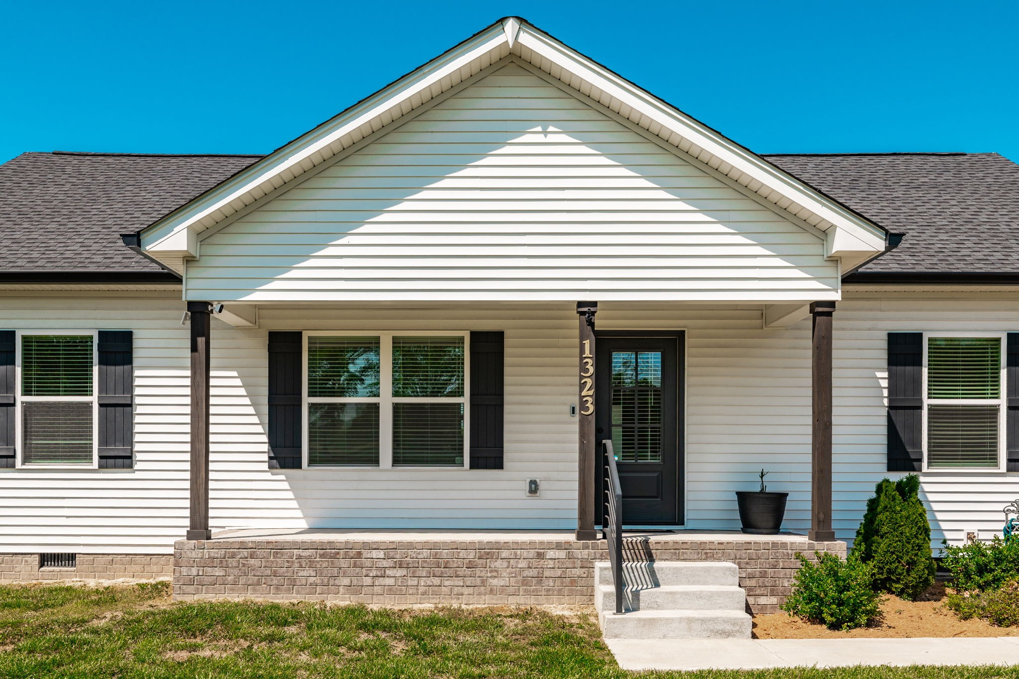 1323 N Corinth Rd