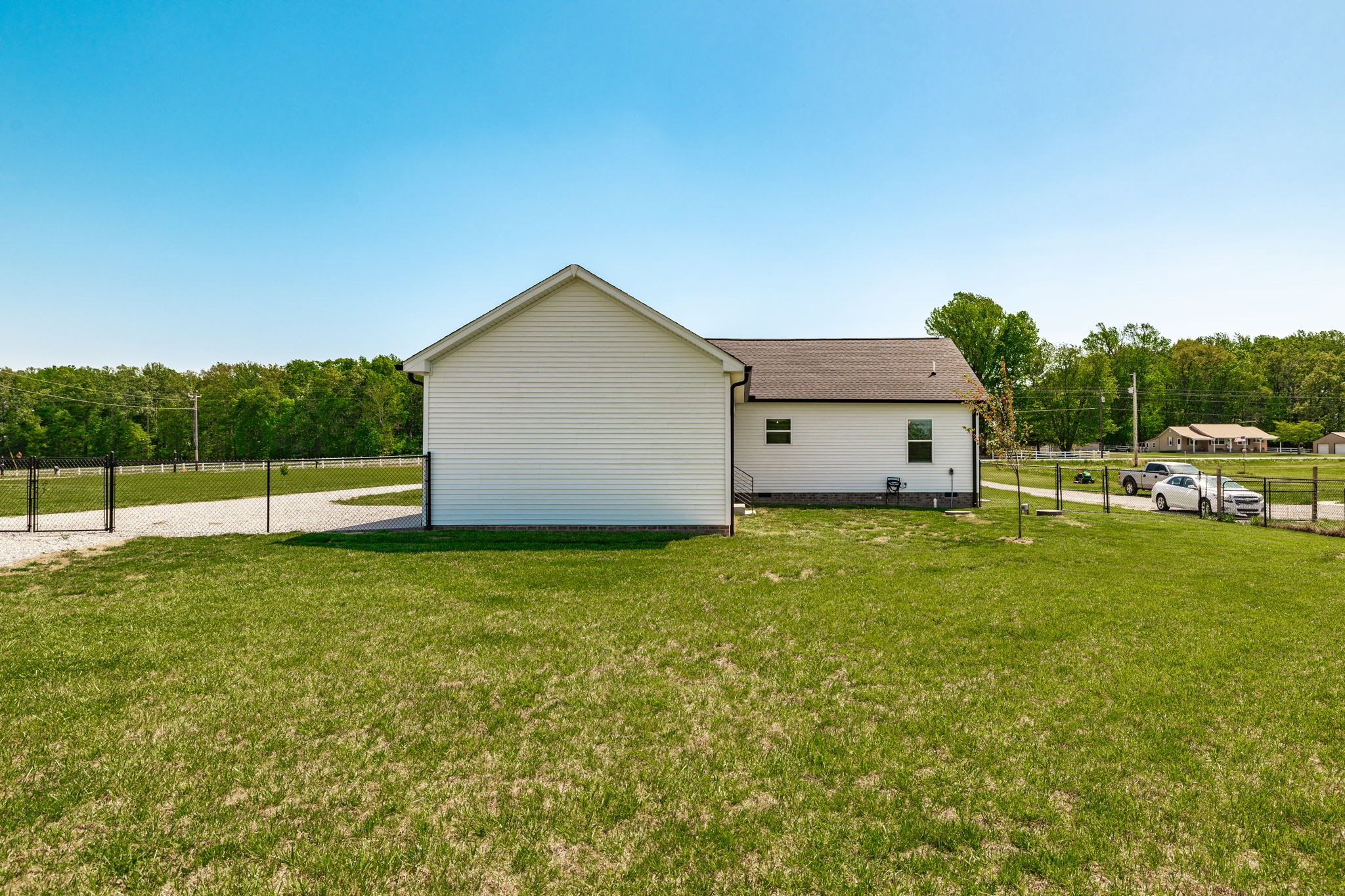 1323 N Corinth Rd