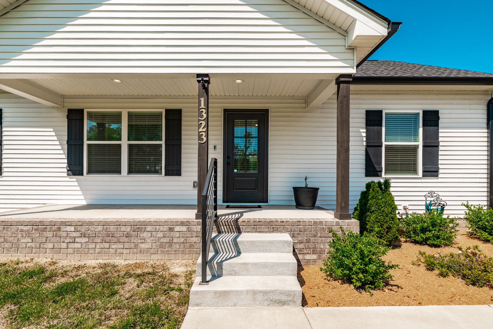 1323 N Corinth Rd