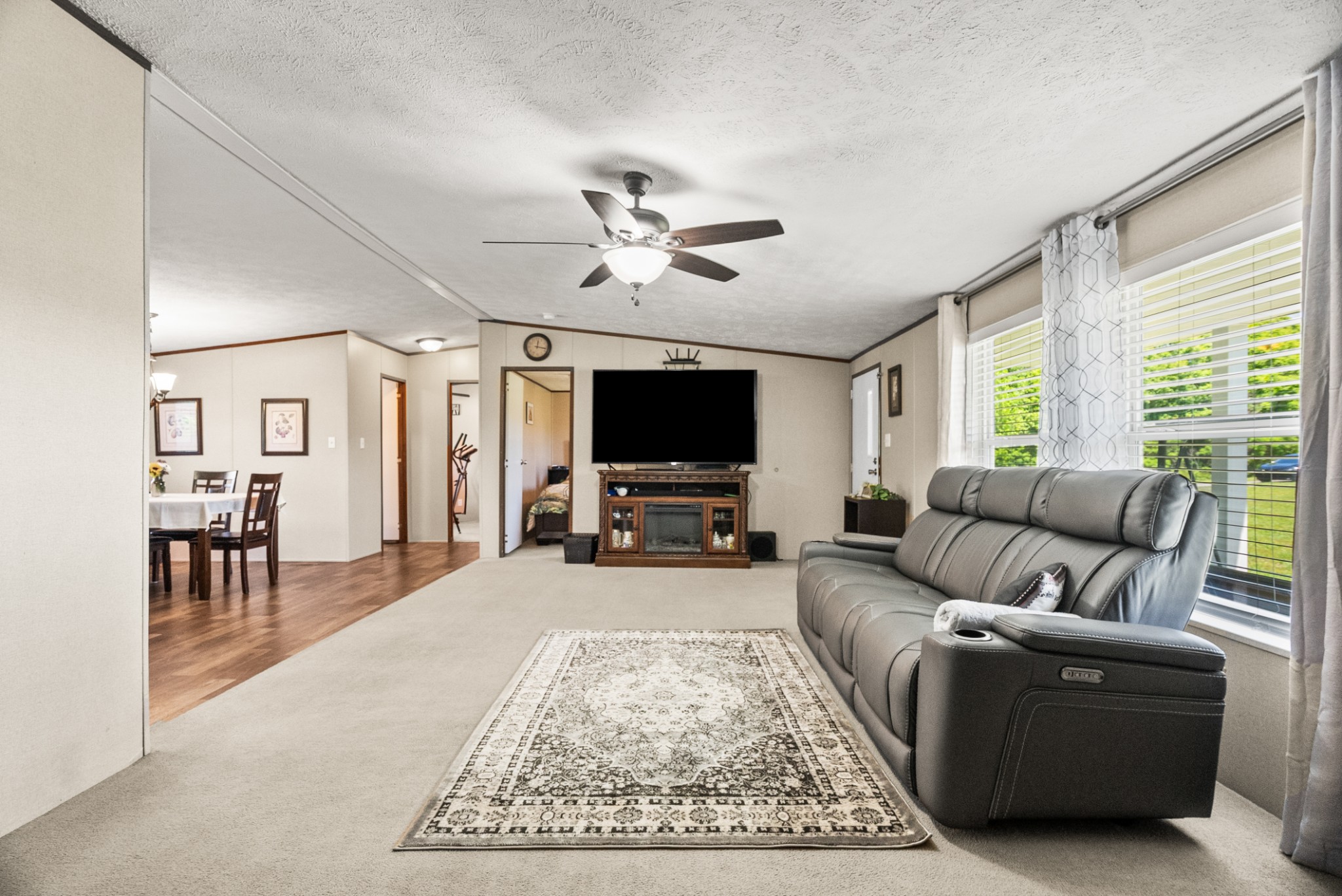5555 King Robert Ln