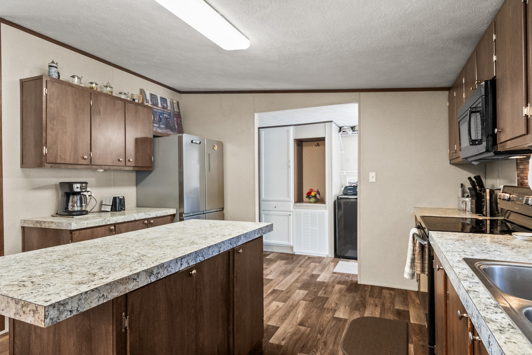 5555 King Robert Ln