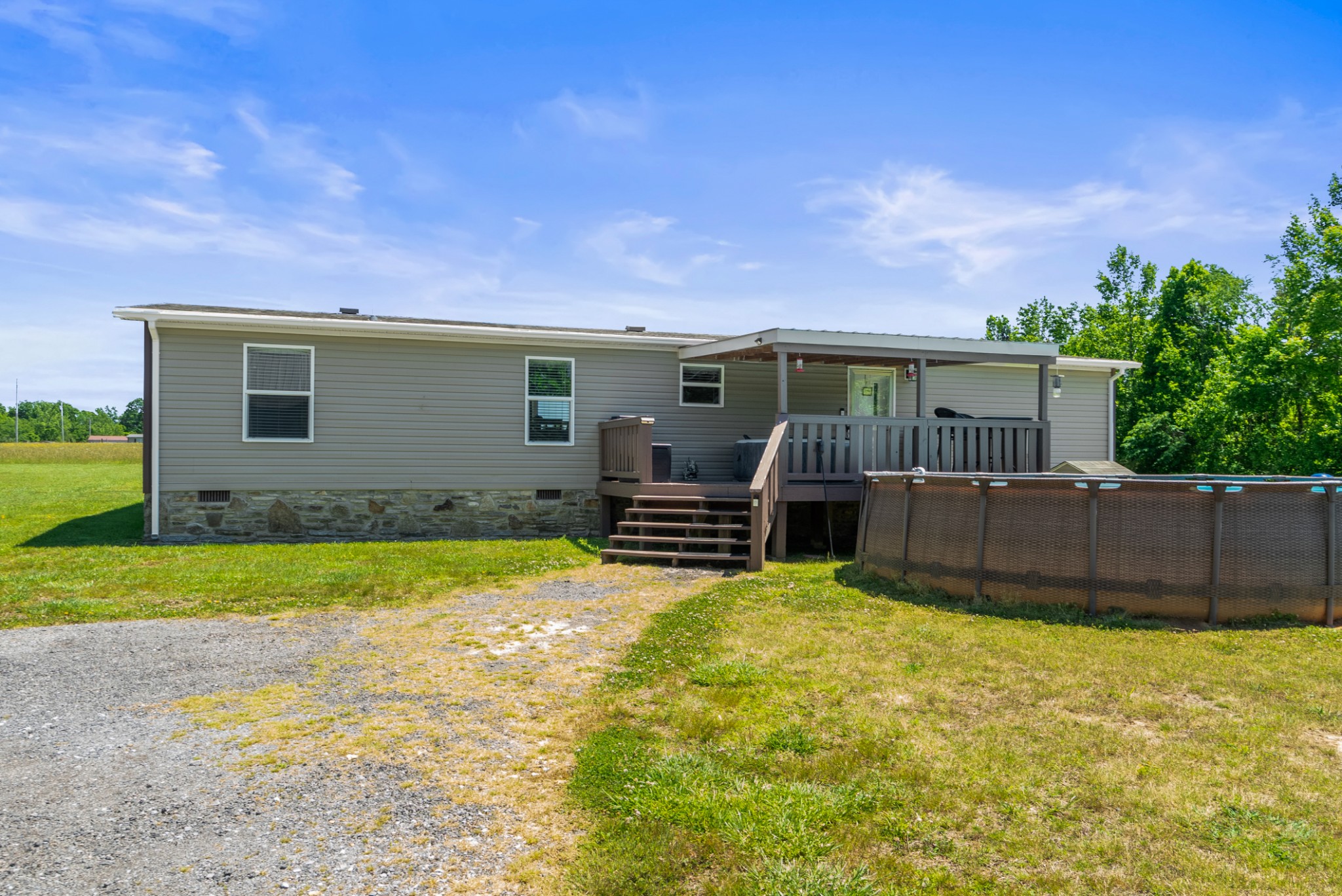 5555 King Robert Ln