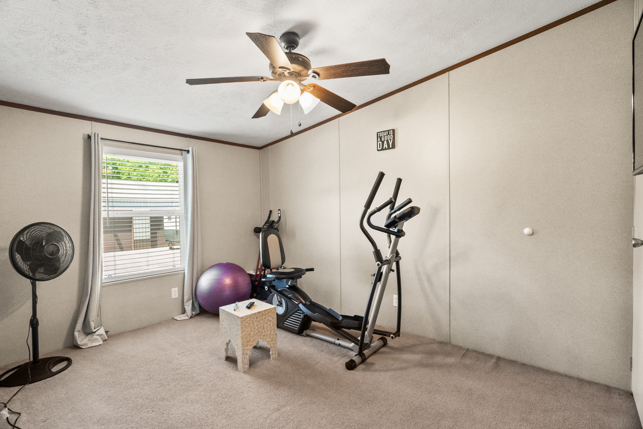 5555 King Robert Ln