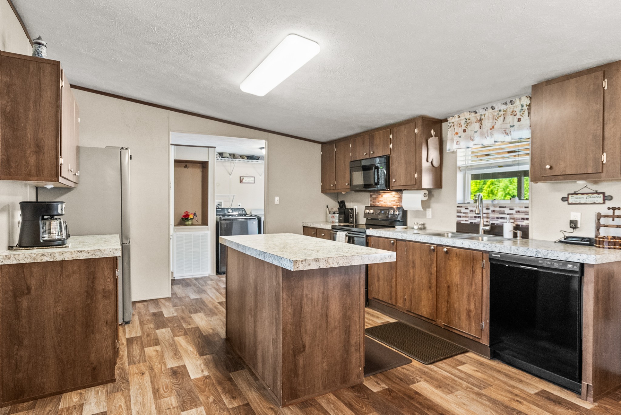 5555 King Robert Ln