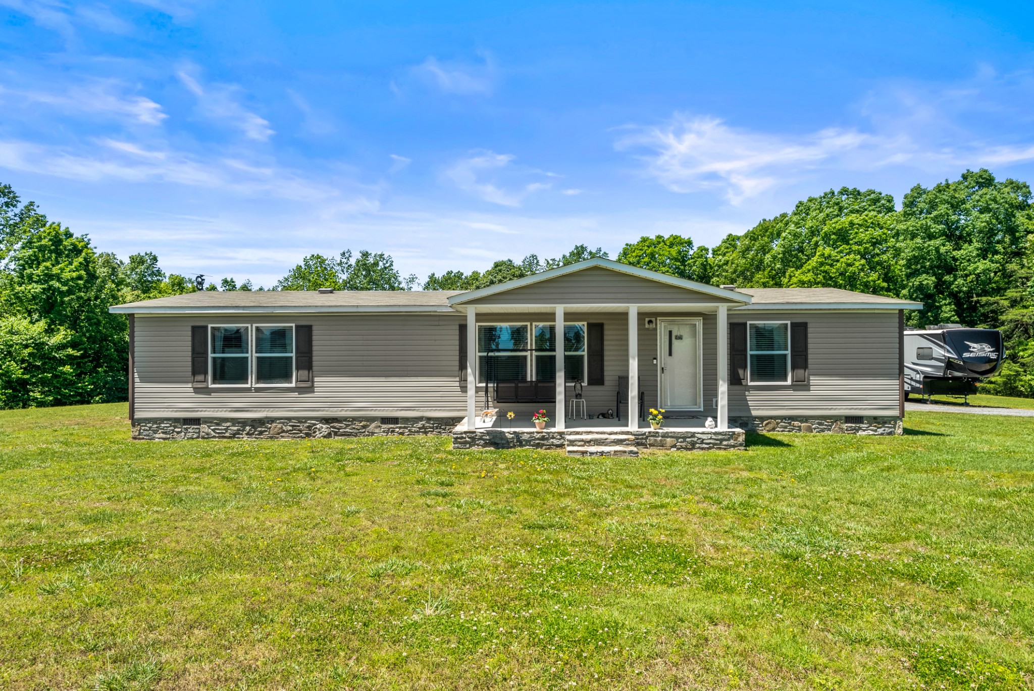5555 King Robert Ln