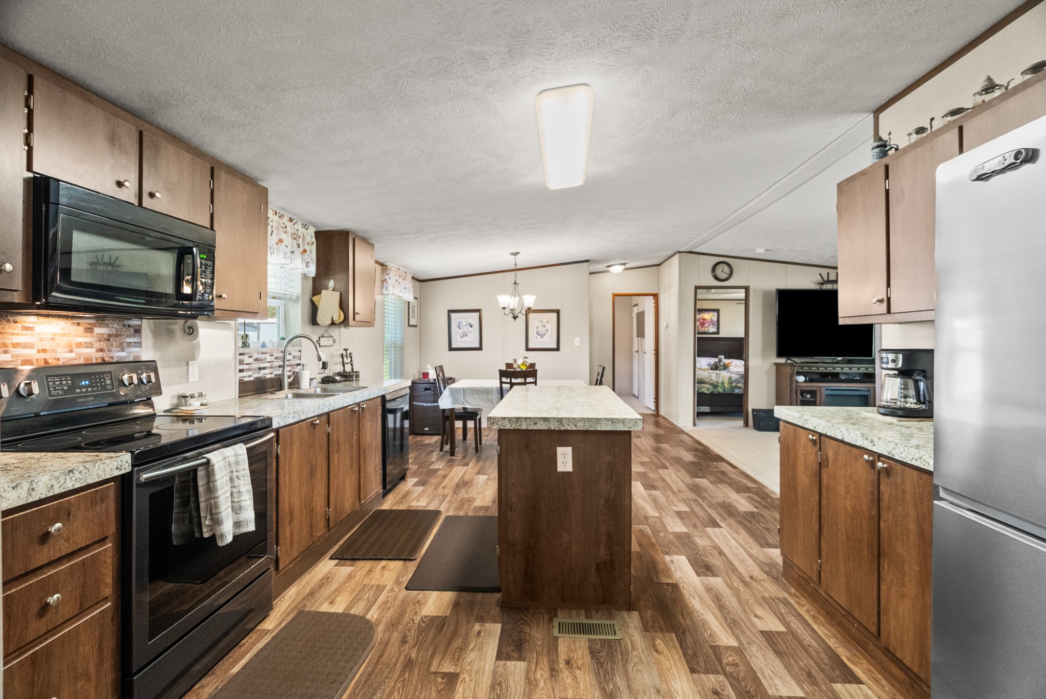 5555 King Robert Ln