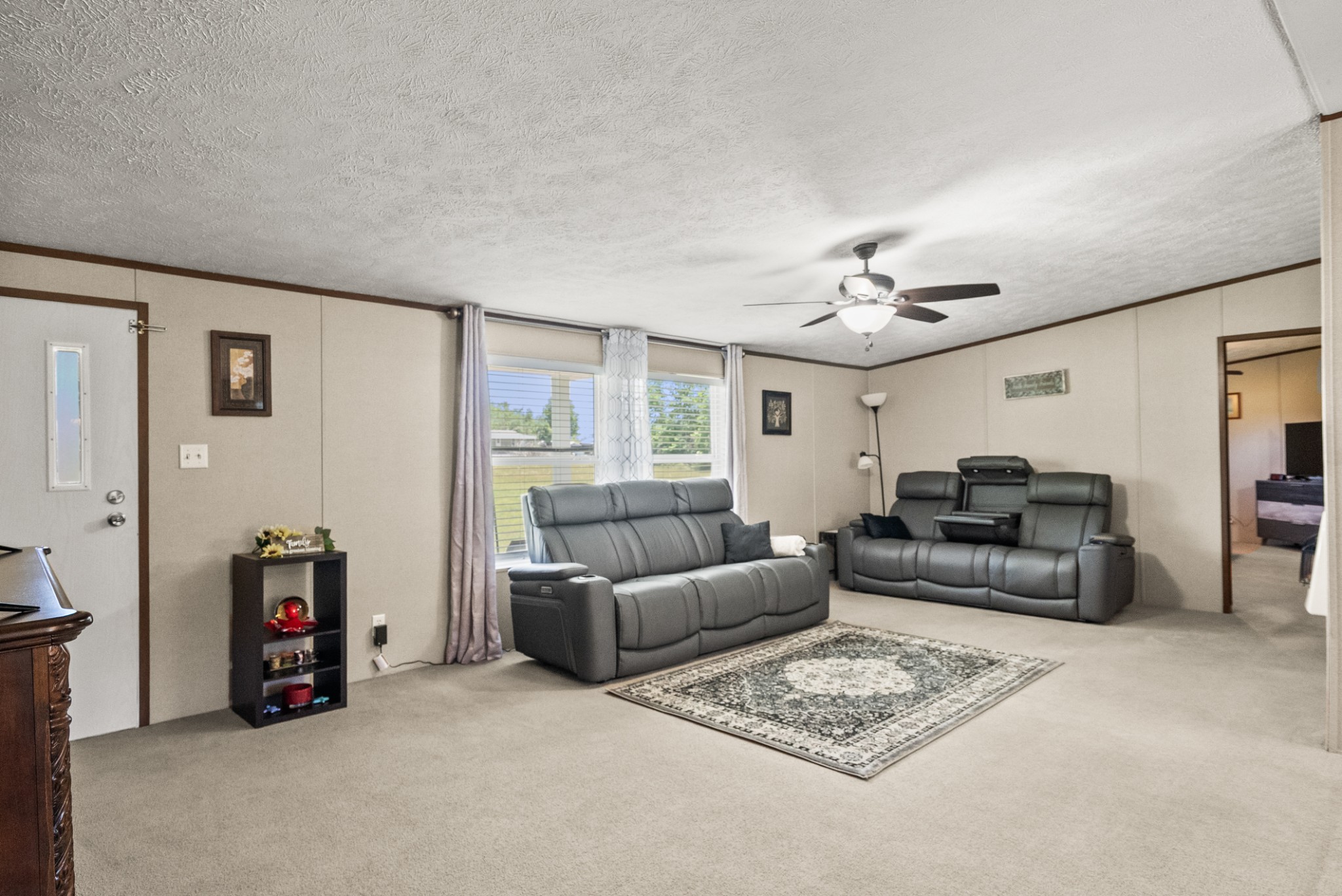 5555 King Robert Ln