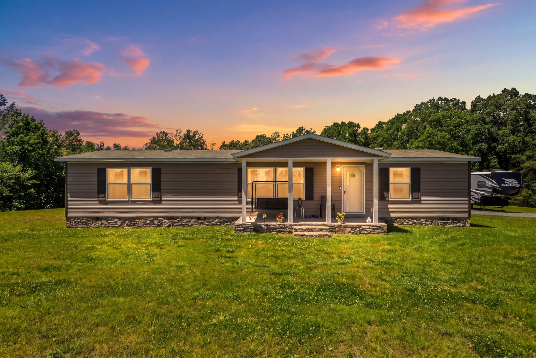 5555 King Robert Ln
