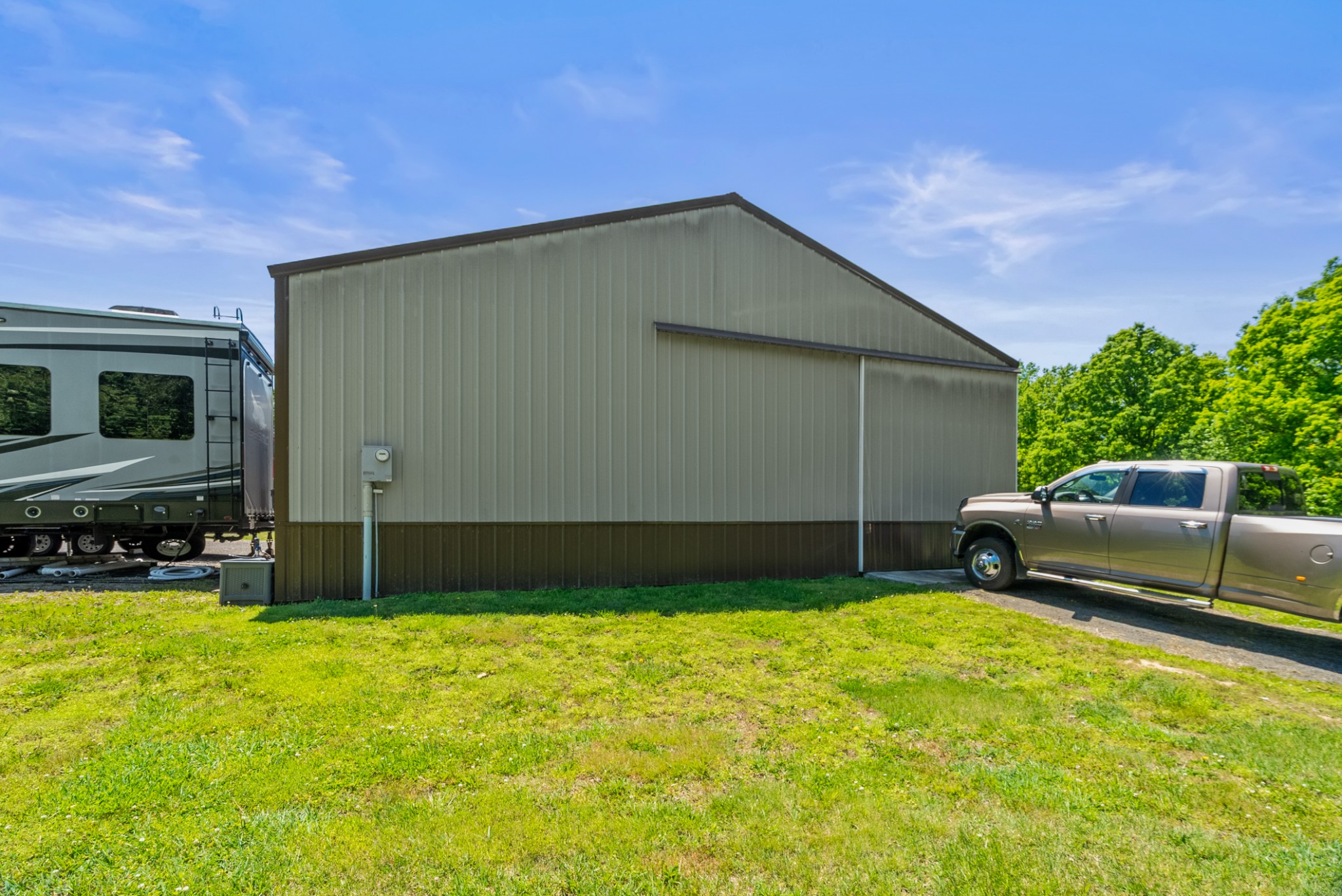 5555 King Robert Ln