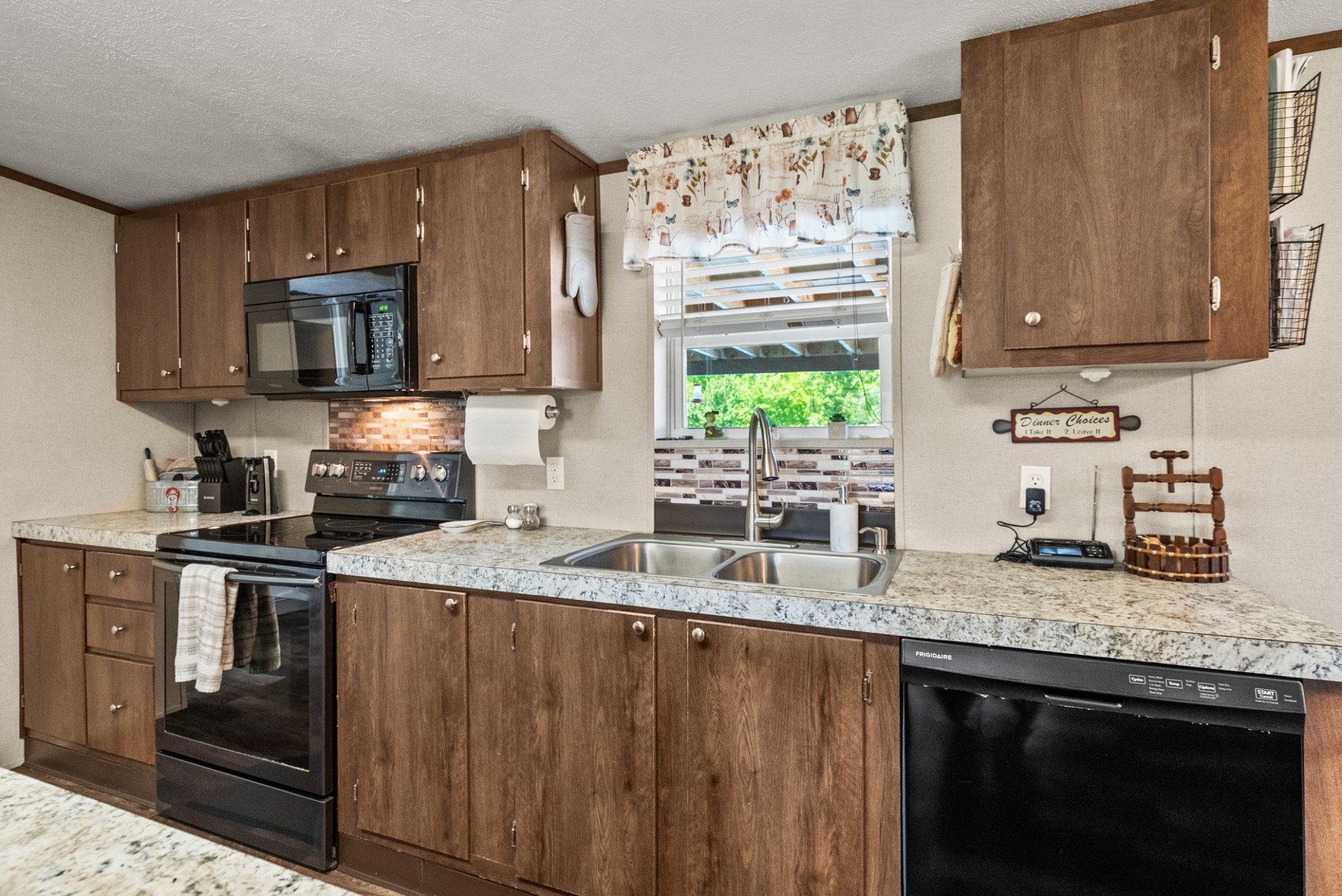 5555 King Robert Ln
