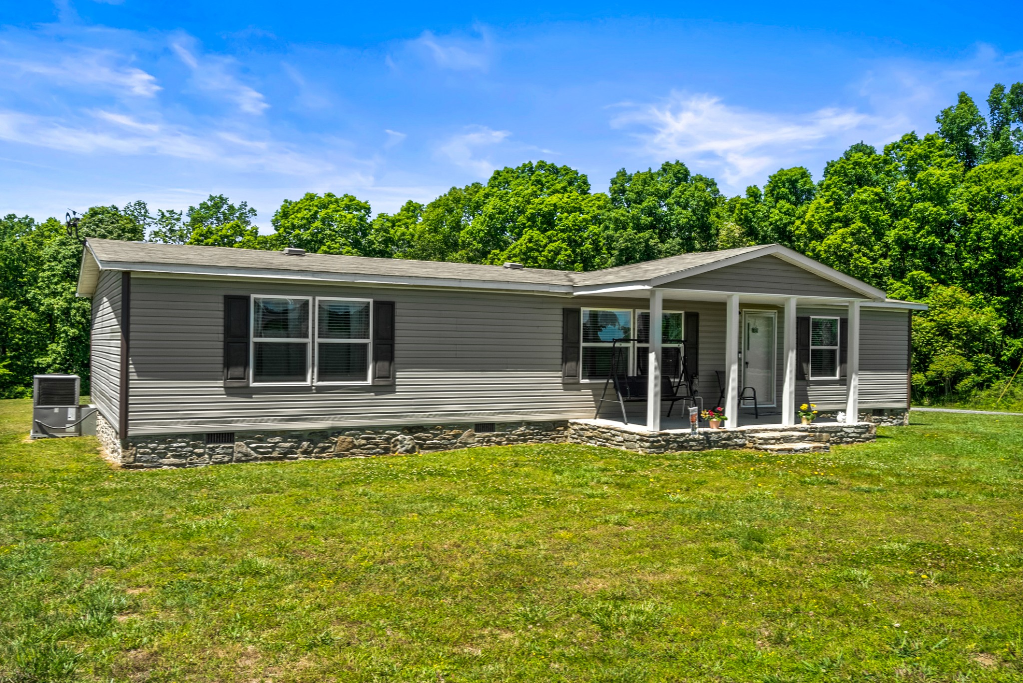 5555 King Robert Ln