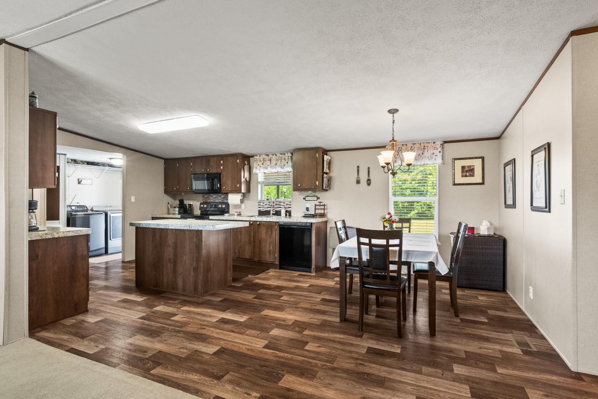 5555 King Robert Ln