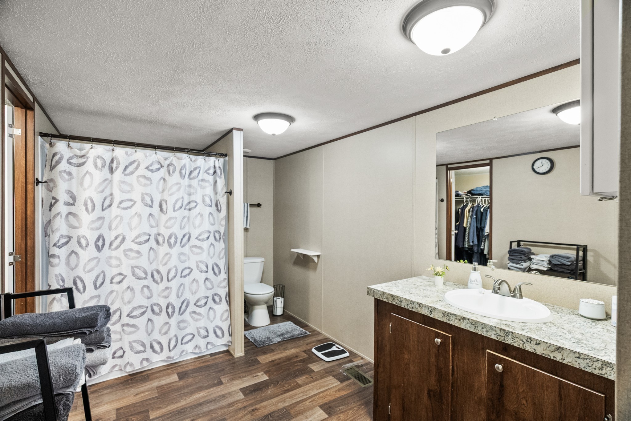 5555 King Robert Ln