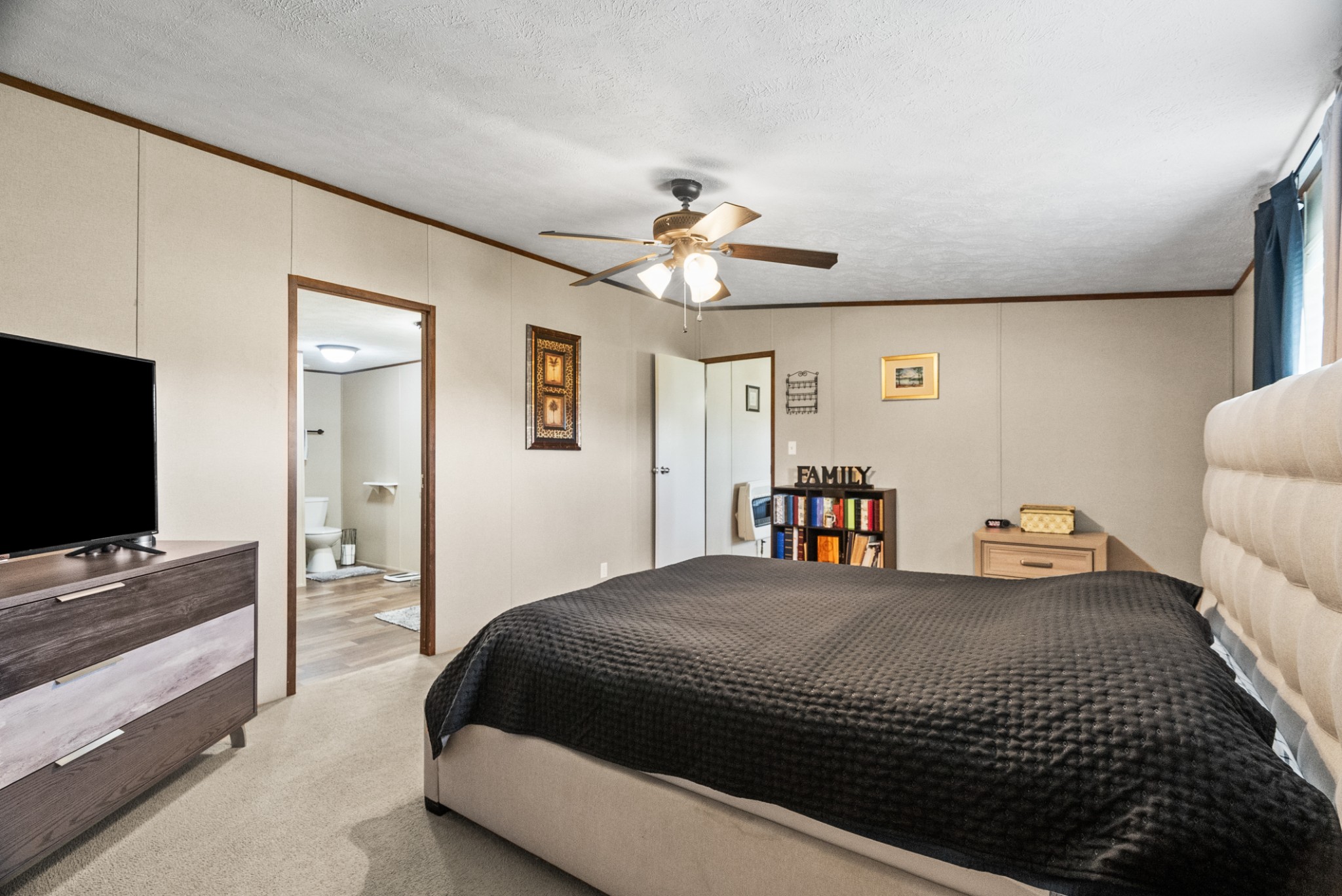 5555 King Robert Ln