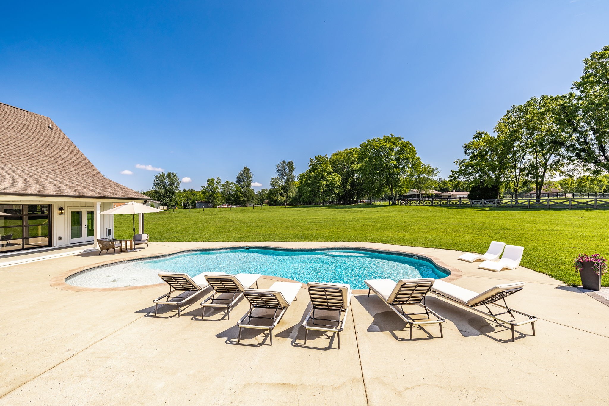 825B Douglas Bend Road