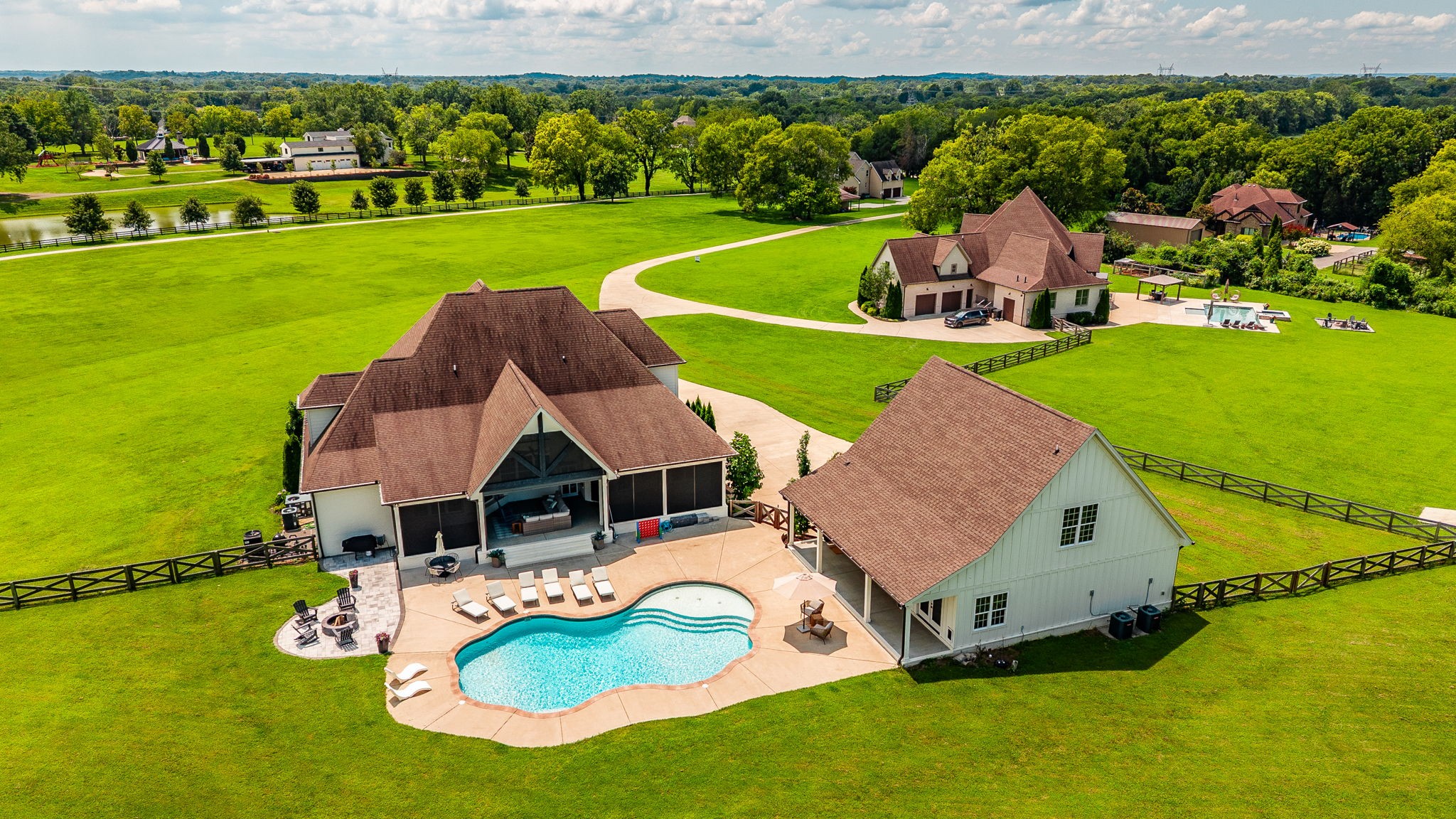 825B Douglas Bend Road