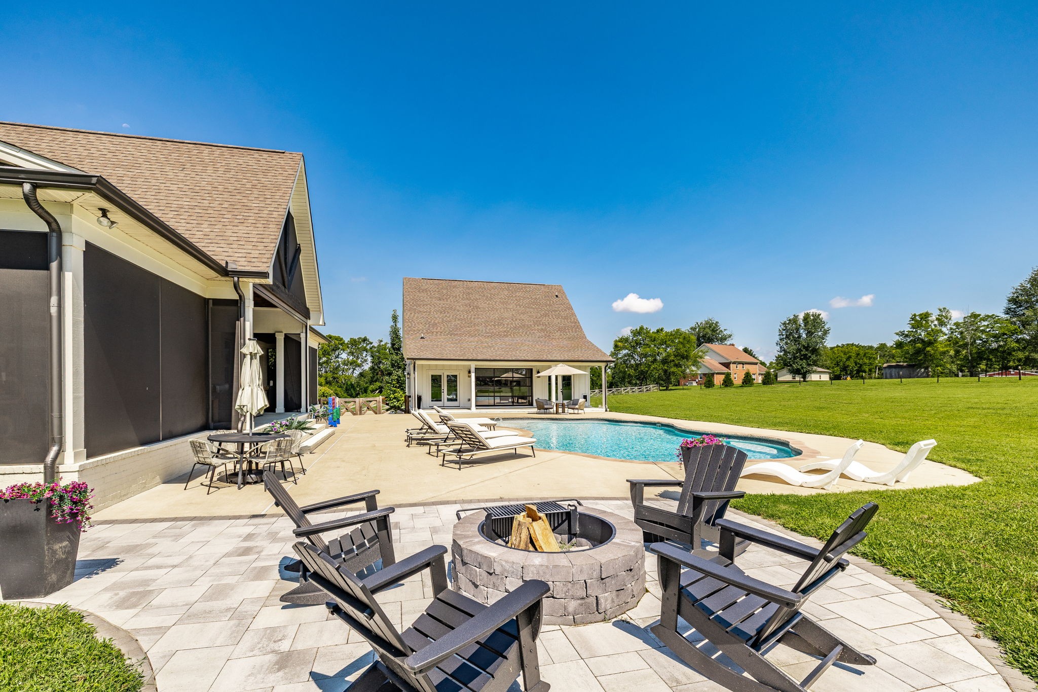 825B Douglas Bend Road