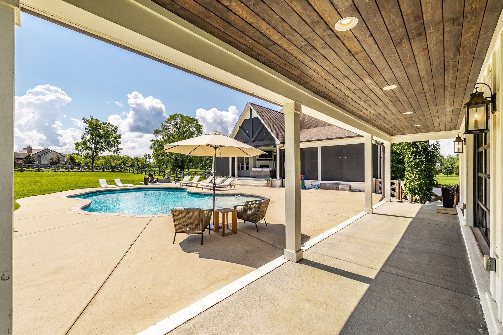 825B Douglas Bend Road