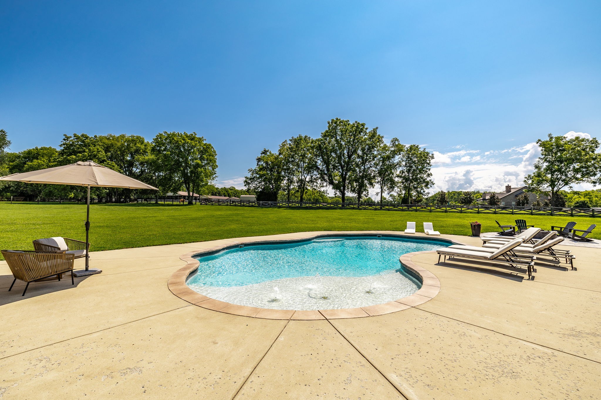 825B Douglas Bend Road