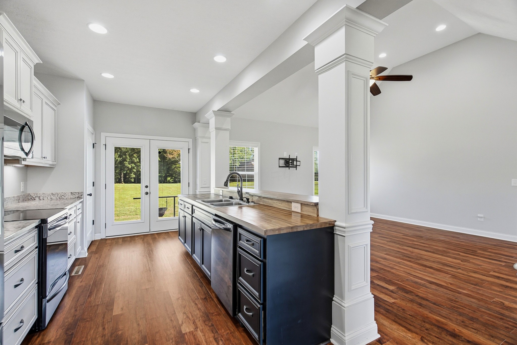 1043 Founders Ln