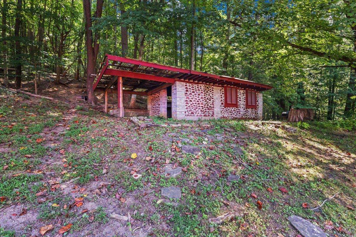579 Spoon Branch Road