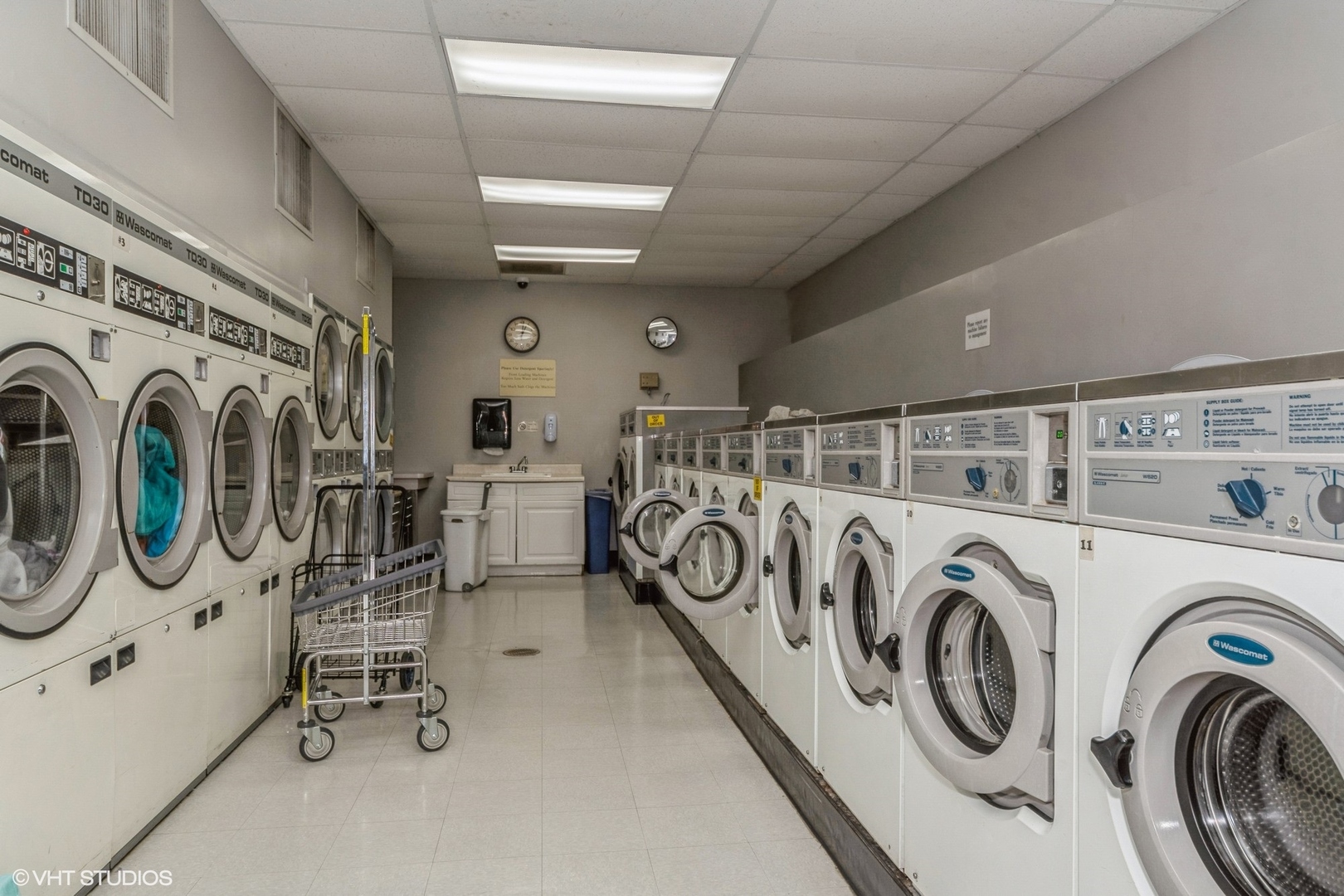 1460 N Sandburg Terrace Unit: 212A