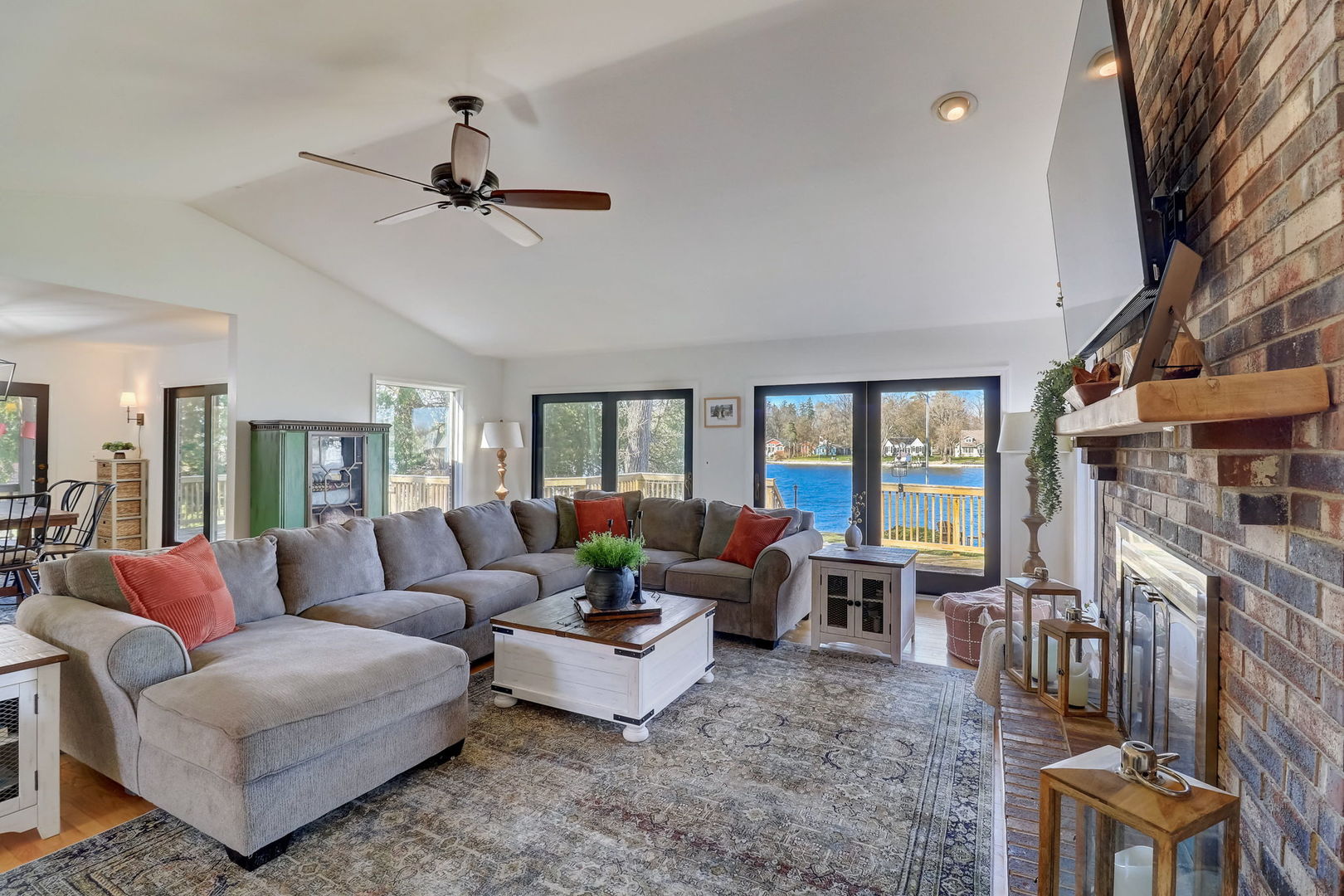 1707 N Woodlawn Park Avenue