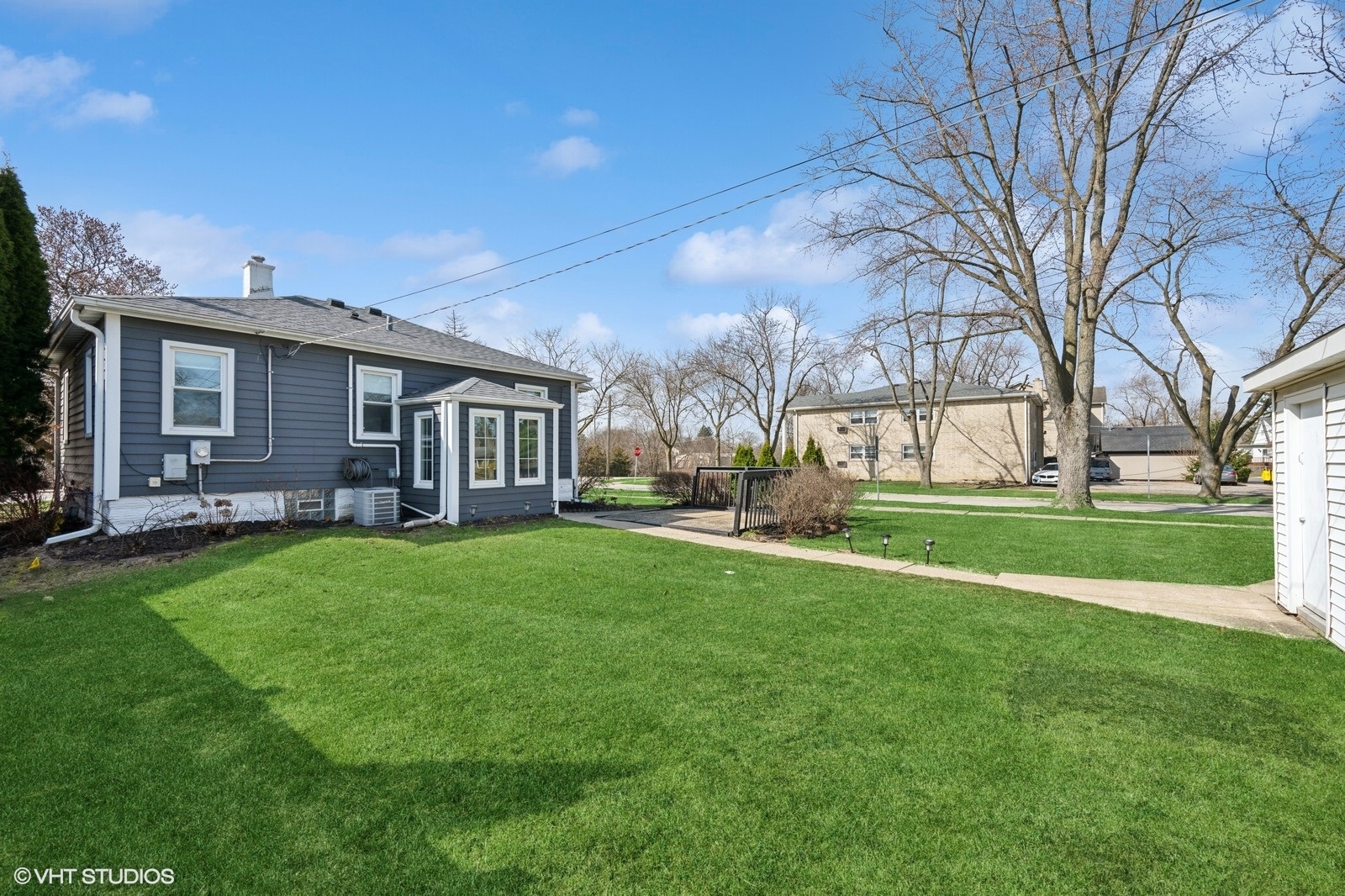 238 W Burlington Avenue