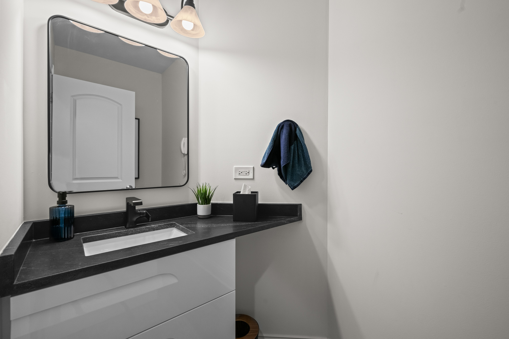 1251 N Chicago Avenue