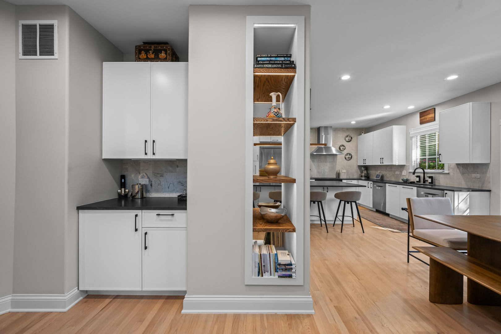 1251 N Chicago Avenue